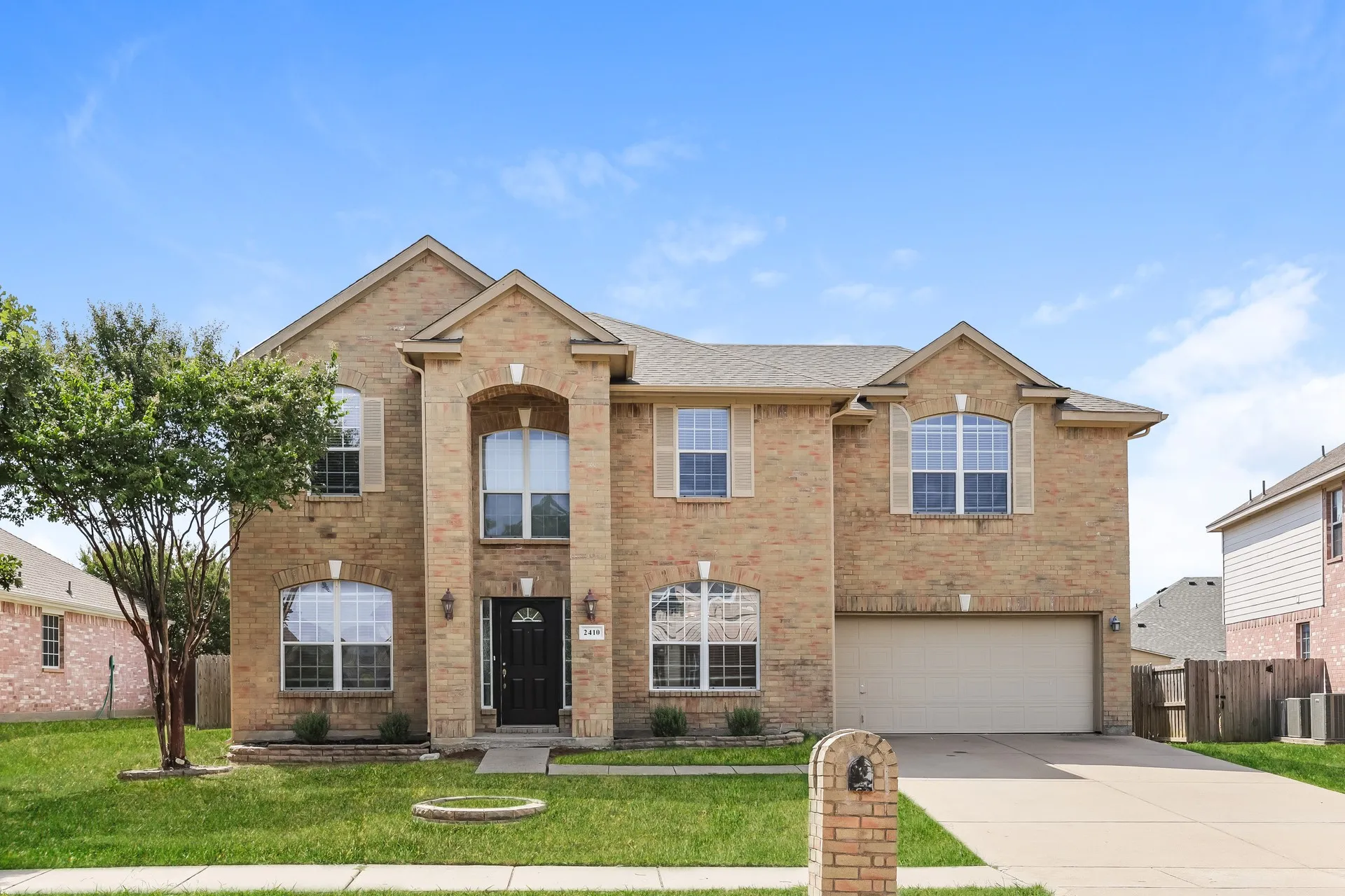 Single Family Residence For Sale in Tarrant County , 2410 Windcastle Drive, Mansfield, Texas 76063, 4 Bedroom, 3 Bathroom, 2 Garage spaces, 2,700 Sqft, built in 2005, mls#21351877, Real Estate Agent in Mansfield, Homes For Sale in Tarrant county, Homes For Sale in Mansfield, Realtor in Mansfield Texas, Real Estate Brokerage Independent Realty Texas, Luminita Cordes Realtor