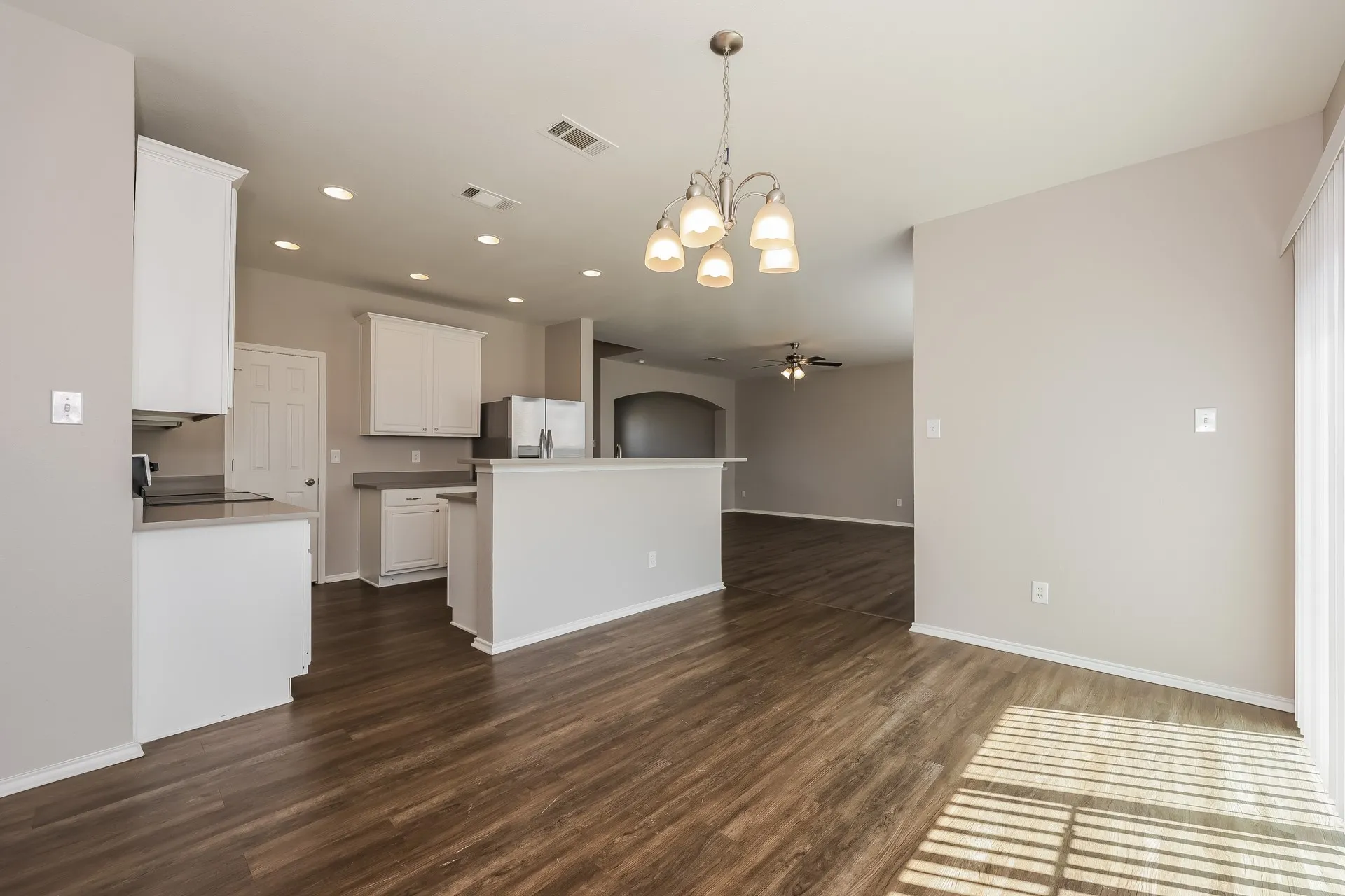 Single Family Residence For Sale in Tarrant County , 2410 Windcastle Drive, Mansfield, Texas 76063, 4 Bedroom, 3 Bathroom, 2 Garage spaces, 2,700 Sqft, built in 2005, mls#21351877, Real Estate Agent in Mansfield, Homes For Sale in Tarrant county, Homes For Sale in Mansfield, Realtor in Mansfield Texas, Real Estate Brokerage Independent Realty Texas, Luminita Cordes Realtor