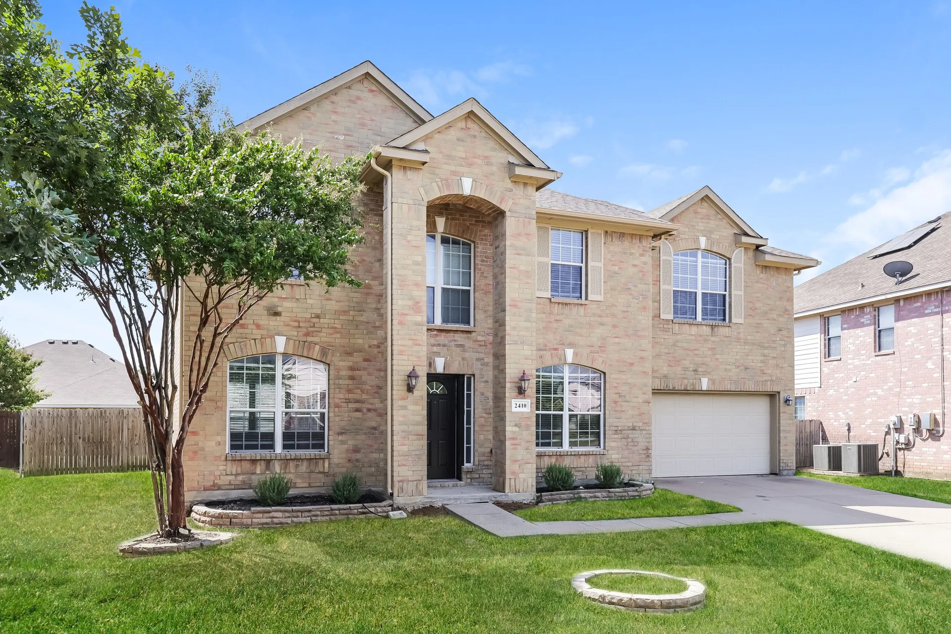 Single Family Residence For Sale in Tarrant County , 2410 Windcastle Drive, Mansfield, Texas 76063, 4 Bedroom, 3 Bathroom, 2 Garage spaces, 2,700 Sqft, built in 2005, mls#21351877, Real Estate Agent in Mansfield, Homes For Sale in Tarrant county, Homes For Sale in Mansfield, Realtor in Mansfield Texas, Real Estate Brokerage Independent Realty Texas, Luminita Cordes Realtor