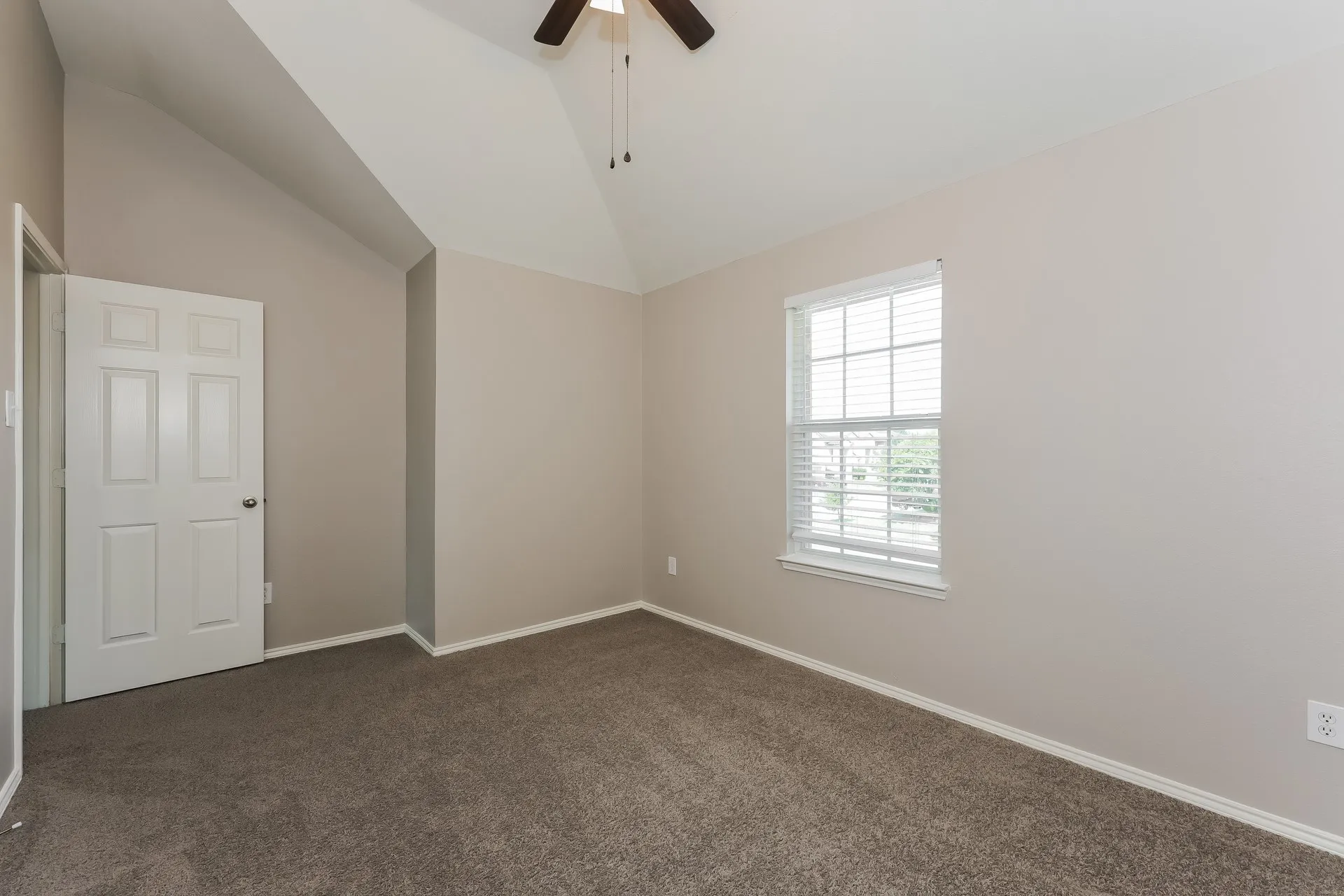 Single Family Residence For Sale in Tarrant County , 2410 Windcastle Drive, Mansfield, Texas 76063, 4 Bedroom, 3 Bathroom, 2 Garage spaces, 2,700 Sqft, built in 2005, mls#21351877, Real Estate Agent in Mansfield, Homes For Sale in Tarrant county, Homes For Sale in Mansfield, Realtor in Mansfield Texas, Real Estate Brokerage Independent Realty Texas, Luminita Cordes Realtor