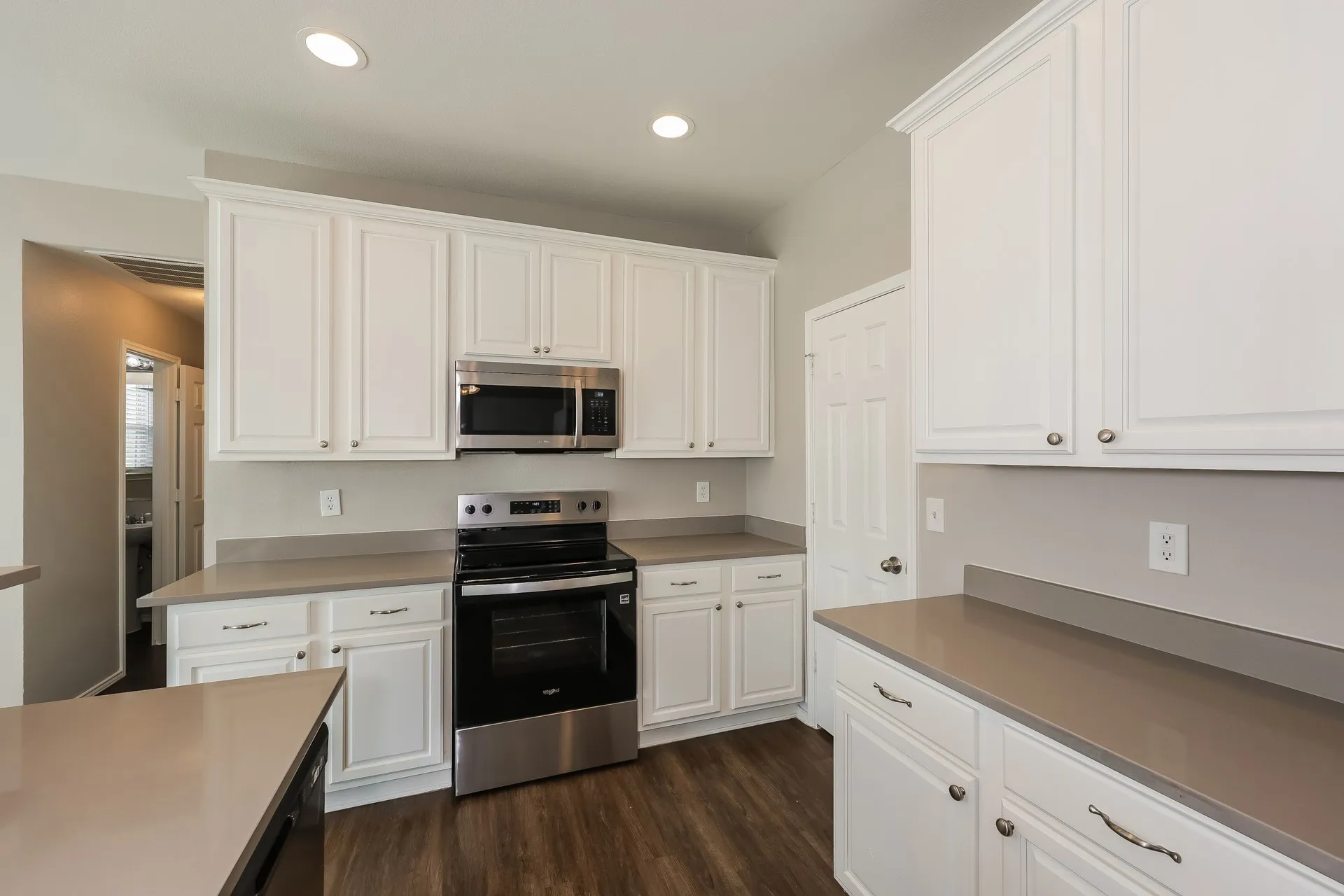 Single Family Residence For Sale in Tarrant County , 2410 Windcastle Drive, Mansfield, Texas 76063, 4 Bedroom, 3 Bathroom, 2 Garage spaces, 2,700 Sqft, built in 2005, mls#21351877, Real Estate Agent in Mansfield, Homes For Sale in Tarrant county, Homes For Sale in Mansfield, Realtor in Mansfield Texas, Real Estate Brokerage Independent Realty Texas, Luminita Cordes Realtor