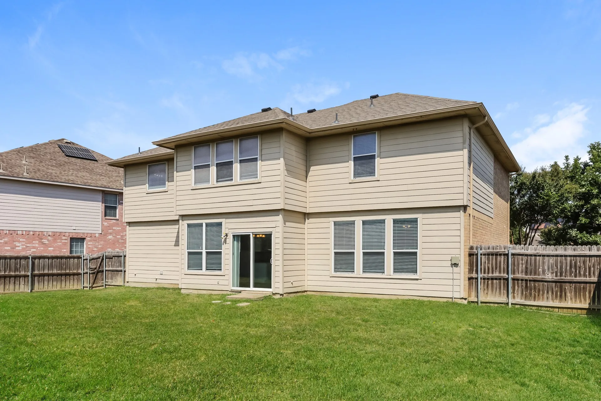 Single Family Residence For Sale in Tarrant County , 2410 Windcastle Drive, Mansfield, Texas 76063, 4 Bedroom, 3 Bathroom, 2 Garage spaces, 2,700 Sqft, built in 2005, mls#21351877, Real Estate Agent in Mansfield, Homes For Sale in Tarrant county, Homes For Sale in Mansfield, Realtor in Mansfield Texas, Real Estate Brokerage Independent Realty Texas, Luminita Cordes Realtor