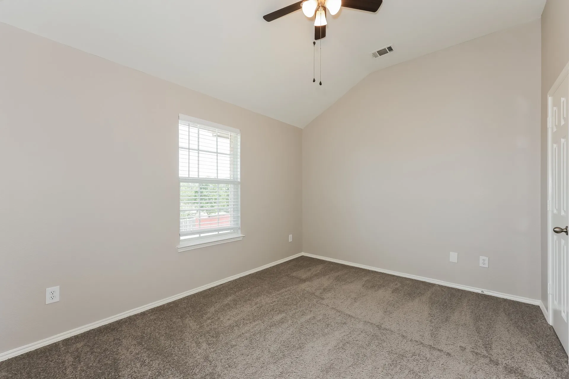 Single Family Residence For Sale in Tarrant County , 2410 Windcastle Drive, Mansfield, Texas 76063, 4 Bedroom, 3 Bathroom, 2 Garage spaces, 2,700 Sqft, built in 2005, mls#21351877, Real Estate Agent in Mansfield, Homes For Sale in Tarrant county, Homes For Sale in Mansfield, Realtor in Mansfield Texas, Real Estate Brokerage Independent Realty Texas, Luminita Cordes Realtor