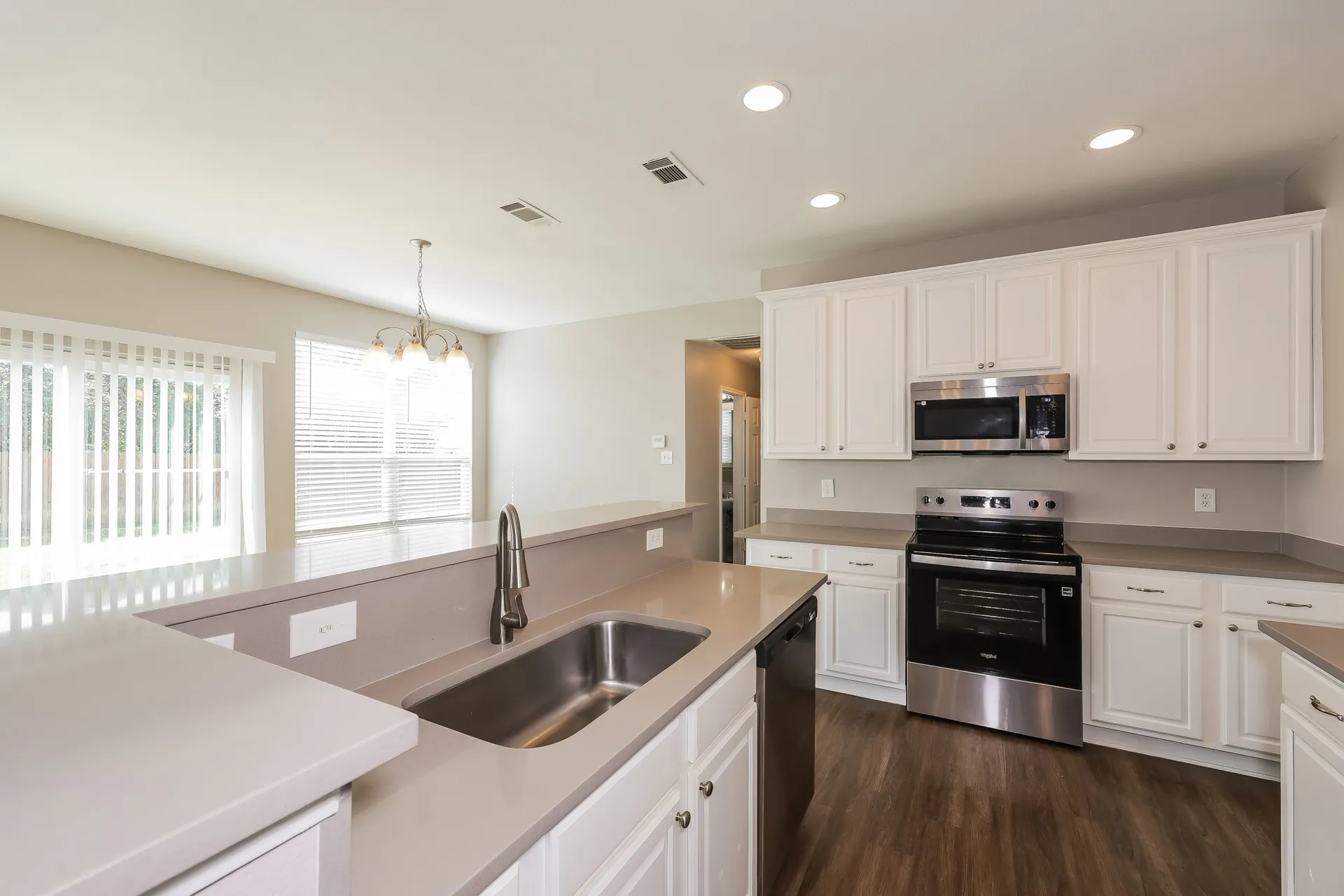 Single Family Residence For Sale in Tarrant County , 2410 Windcastle Drive, Mansfield, Texas 76063, 4 Bedroom, 3 Bathroom, 2 Garage spaces, 2,700 Sqft, built in 2005, mls#21351877, Real Estate Agent in Mansfield, Homes For Sale in Tarrant county, Homes For Sale in Mansfield, Realtor in Mansfield Texas, Real Estate Brokerage Independent Realty Texas, Luminita Cordes Realtor