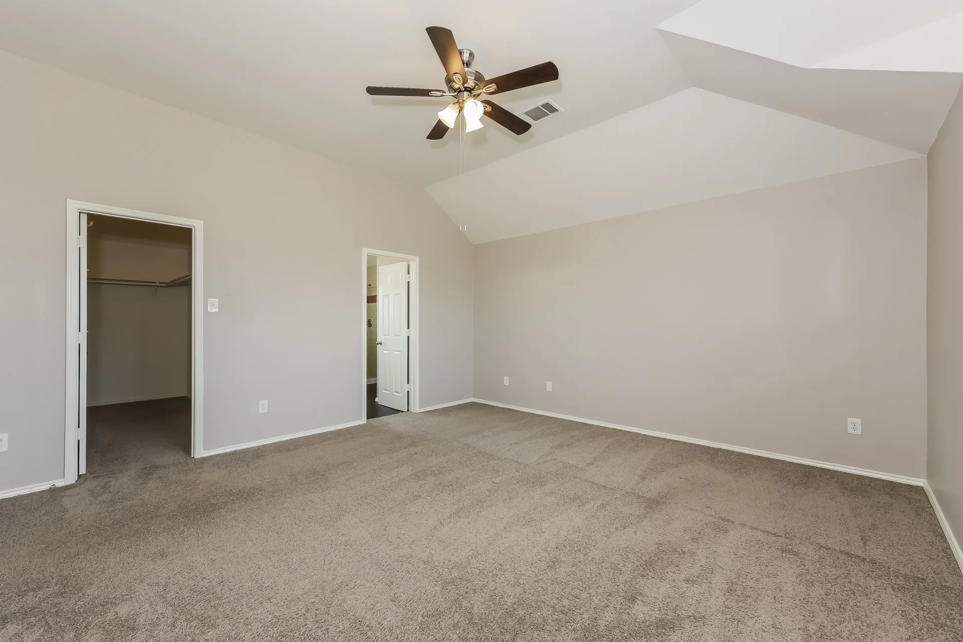 Single Family Residence For Sale in Tarrant County , 2410 Windcastle Drive, Mansfield, Texas 76063, 4 Bedroom, 3 Bathroom, 2 Garage spaces, 2,700 Sqft, built in 2005, mls#21351877, Real Estate Agent in Mansfield, Homes For Sale in Tarrant county, Homes For Sale in Mansfield, Realtor in Mansfield Texas, Real Estate Brokerage Independent Realty Texas, Luminita Cordes Realtor