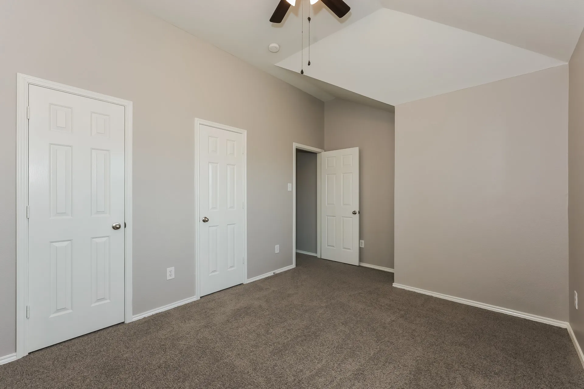 Single Family Residence For Sale in Tarrant County , 2410 Windcastle Drive, Mansfield, Texas 76063, 4 Bedroom, 3 Bathroom, 2 Garage spaces, 2,700 Sqft, built in 2005, mls#21351877, Real Estate Agent in Mansfield, Homes For Sale in Tarrant county, Homes For Sale in Mansfield, Realtor in Mansfield Texas, Real Estate Brokerage Independent Realty Texas, Luminita Cordes Realtor