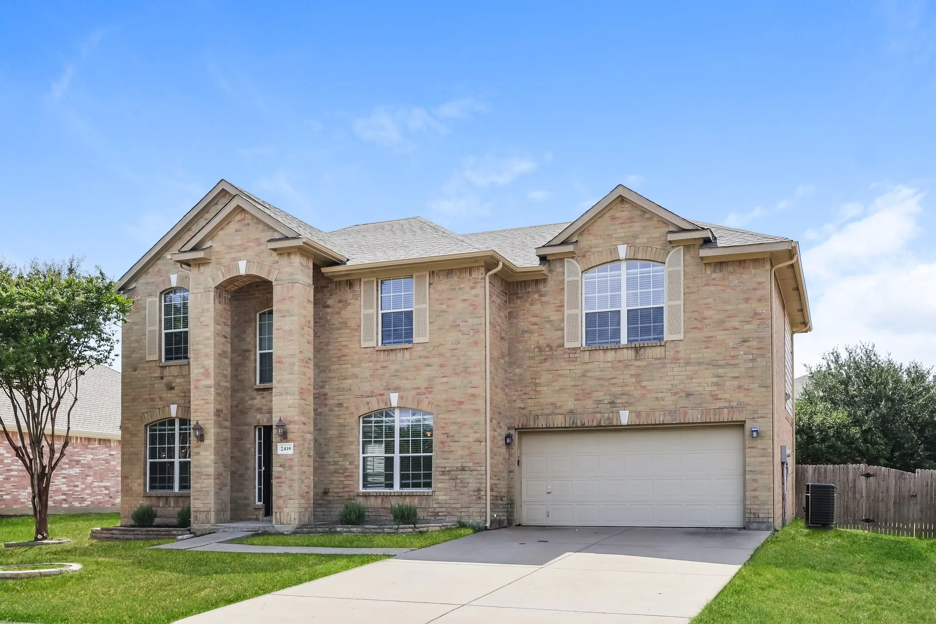 Single Family Residence For Sale in Tarrant County , 2410 Windcastle Drive, Mansfield, Texas 76063, 4 Bedroom, 3 Bathroom, 2 Garage spaces, 2,700 Sqft, built in 2005, mls#21351877, Real Estate Agent in Mansfield, Homes For Sale in Tarrant county, Homes For Sale in Mansfield, Realtor in Mansfield Texas, Real Estate Brokerage Independent Realty Texas, Luminita Cordes Realtor