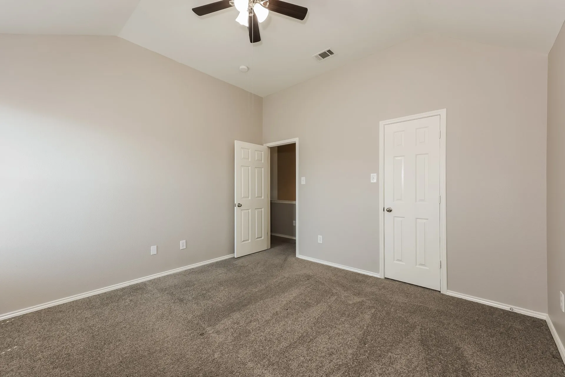 Single Family Residence For Sale in Tarrant County , 2410 Windcastle Drive, Mansfield, Texas 76063, 4 Bedroom, 3 Bathroom, 2 Garage spaces, 2,700 Sqft, built in 2005, mls#21351877, Real Estate Agent in Mansfield, Homes For Sale in Tarrant county, Homes For Sale in Mansfield, Realtor in Mansfield Texas, Real Estate Brokerage Independent Realty Texas, Luminita Cordes Realtor