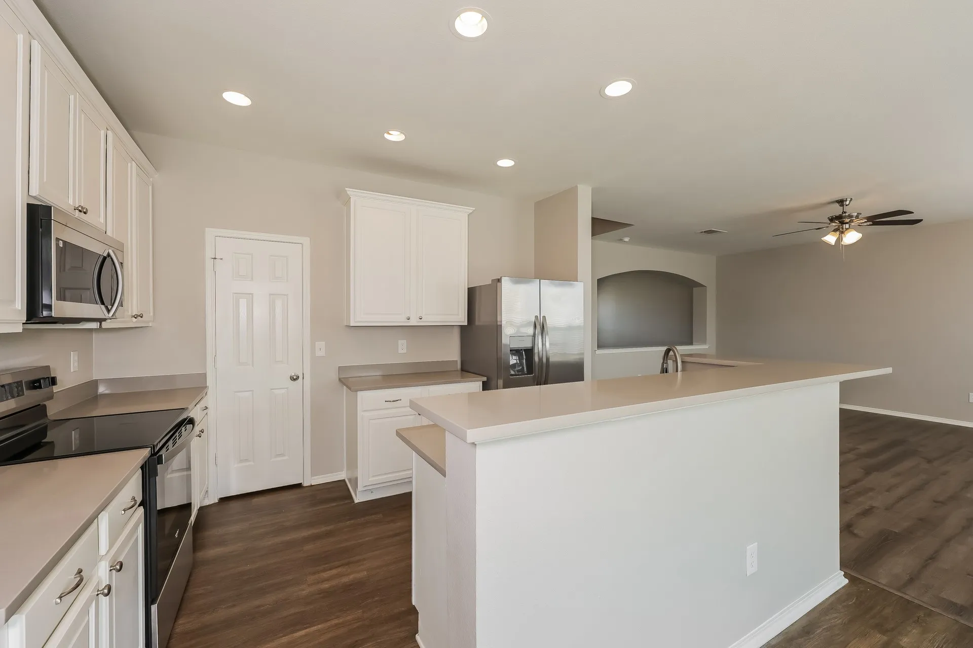 Single Family Residence For Sale in Tarrant County , 2410 Windcastle Drive, Mansfield, Texas 76063, 4 Bedroom, 3 Bathroom, 2 Garage spaces, 2,700 Sqft, built in 2005, mls#21351877, Real Estate Agent in Mansfield, Homes For Sale in Tarrant county, Homes For Sale in Mansfield, Realtor in Mansfield Texas, Real Estate Brokerage Independent Realty Texas, Luminita Cordes Realtor