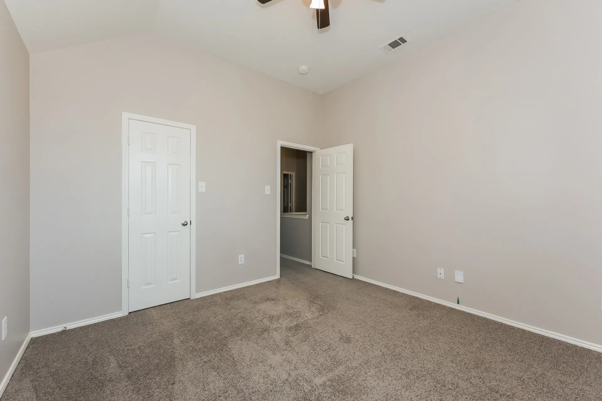 Single Family Residence For Sale in Tarrant County , 2410 Windcastle Drive, Mansfield, Texas 76063, 4 Bedroom, 3 Bathroom, 2 Garage spaces, 2,700 Sqft, built in 2005, mls#21351877, Real Estate Agent in Mansfield, Homes For Sale in Tarrant county, Homes For Sale in Mansfield, Realtor in Mansfield Texas, Real Estate Brokerage Independent Realty Texas, Luminita Cordes Realtor