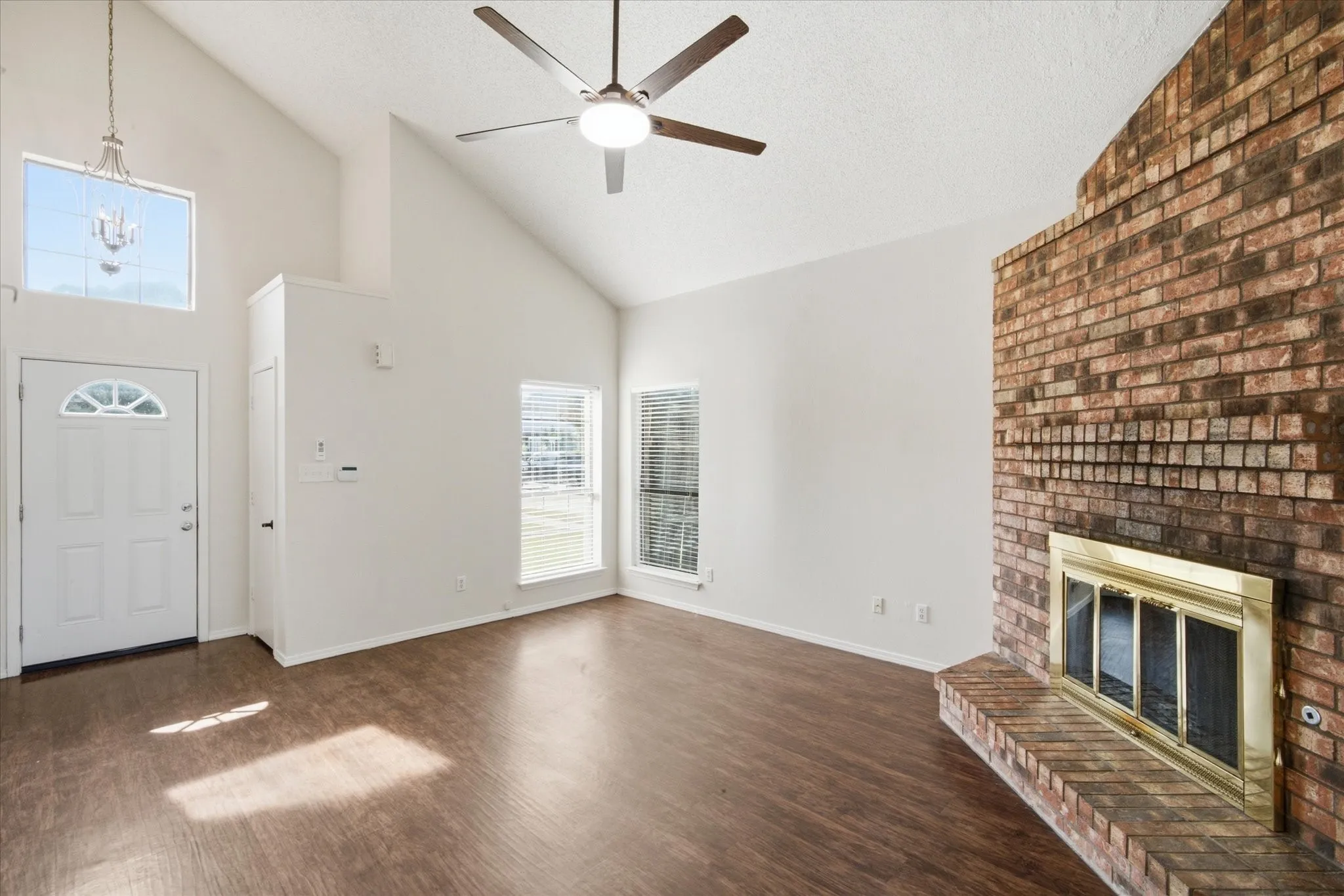 Single Family Residence For Sale in Dallas County , 4018 Smartt Street, Rowlett, Texas 75088, 4 Bedroom, 3 Bathroom, 2 Garage spaces, 1,907 Sqft, built in 1985, mls#21355419, Real Estate Agent in Rowlett, Homes For Sale in Dallas county, Homes For Sale in Rowlett, Realtor in Rowlett Texas, Real Estate Brokerage Independent Realty Texas, Luminita Cordes Realtor