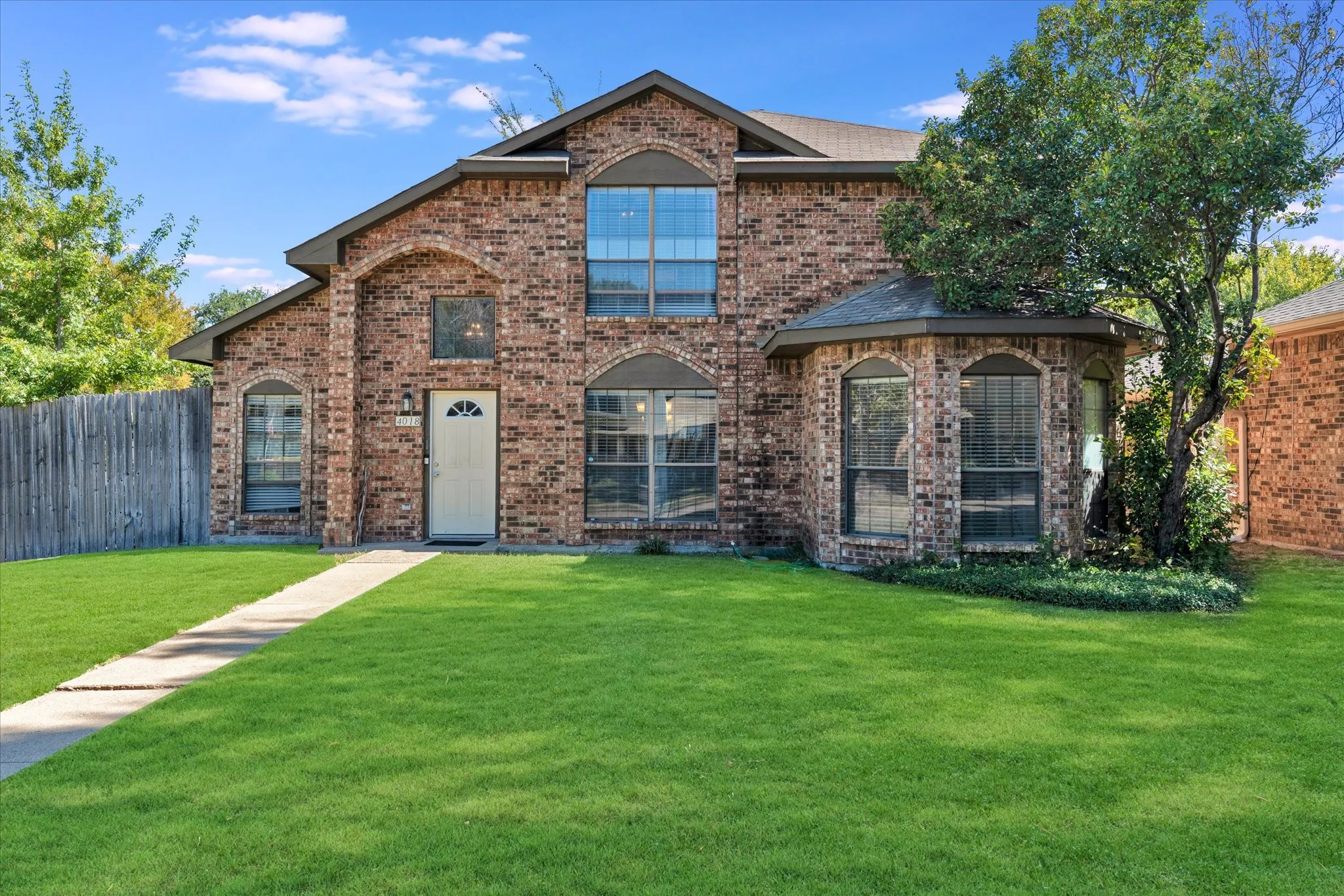 Single Family Residence For Sale in Dallas County , 4018 Smartt Street, Rowlett, Texas 75088, 4 Bedroom, 3 Bathroom, 2 Garage spaces, 1,907 Sqft, built in 1985, mls#21355419, Real Estate Agent in Rowlett, Homes For Sale in Dallas county, Homes For Sale in Rowlett, Realtor in Rowlett Texas, Real Estate Brokerage Independent Realty Texas, Luminita Cordes Realtor