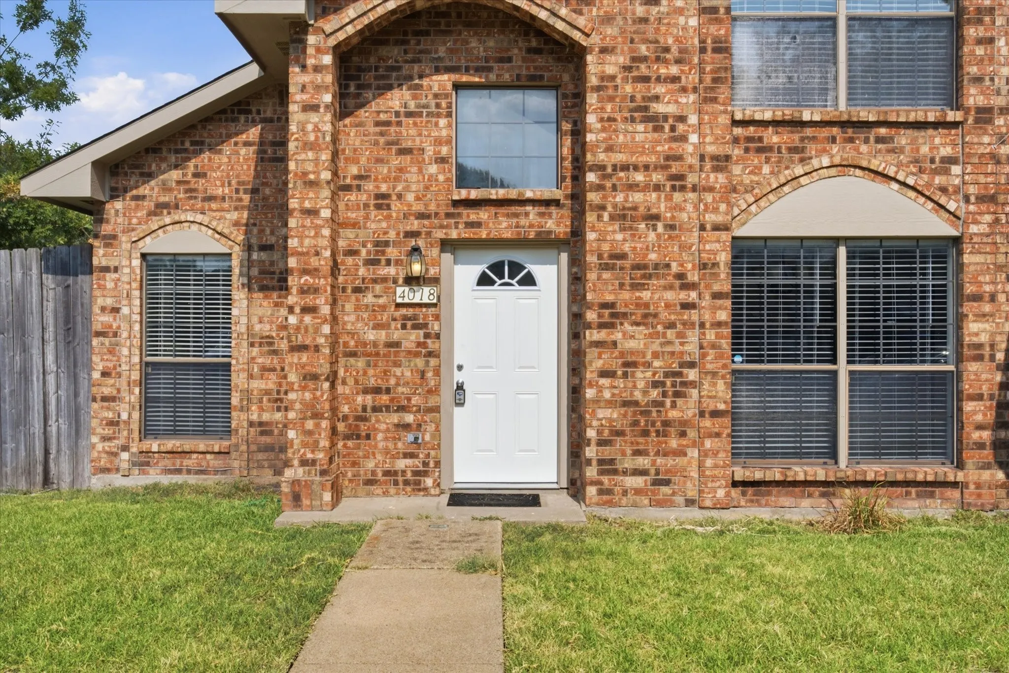 Single Family Residence For Sale in Dallas County , 4018 Smartt Street, Rowlett, Texas 75088, 4 Bedroom, 3 Bathroom, 2 Garage spaces, 1,907 Sqft, built in 1985, mls#21355419, Real Estate Agent in Rowlett, Homes For Sale in Dallas county, Homes For Sale in Rowlett, Realtor in Rowlett Texas, Real Estate Brokerage Independent Realty Texas, Luminita Cordes Realtor