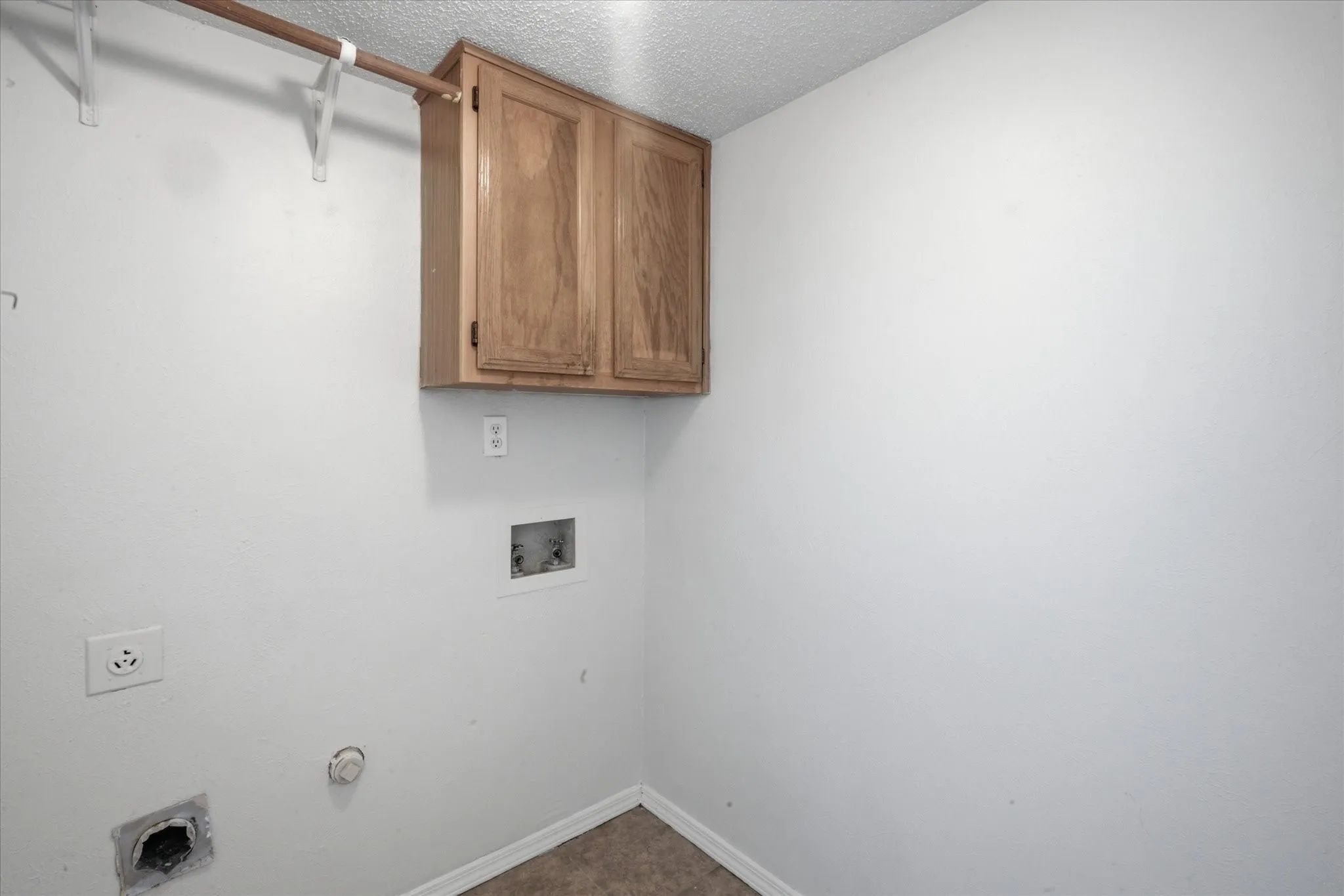Single Family Residence For Sale in Dallas County , 4018 Smartt Street, Rowlett, Texas 75088, 4 Bedroom, 3 Bathroom, 2 Garage spaces, 1,907 Sqft, built in 1985, mls#21355419, Real Estate Agent in Rowlett, Homes For Sale in Dallas county, Homes For Sale in Rowlett, Realtor in Rowlett Texas, Real Estate Brokerage Independent Realty Texas, Luminita Cordes Realtor
