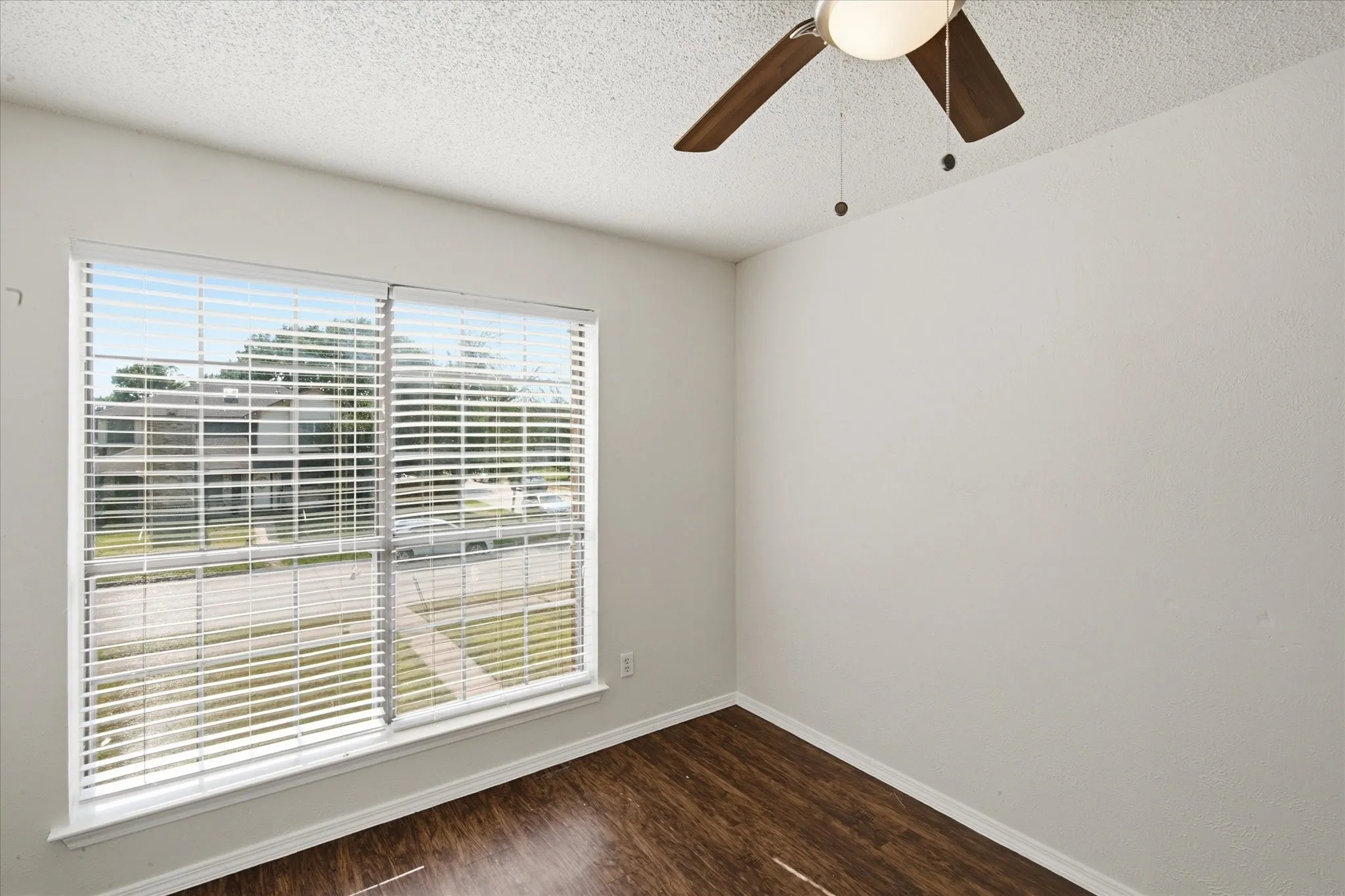 Single Family Residence For Sale in Dallas County , 4018 Smartt Street, Rowlett, Texas 75088, 4 Bedroom, 3 Bathroom, 2 Garage spaces, 1,907 Sqft, built in 1985, mls#21355419, Real Estate Agent in Rowlett, Homes For Sale in Dallas county, Homes For Sale in Rowlett, Realtor in Rowlett Texas, Real Estate Brokerage Independent Realty Texas, Luminita Cordes Realtor