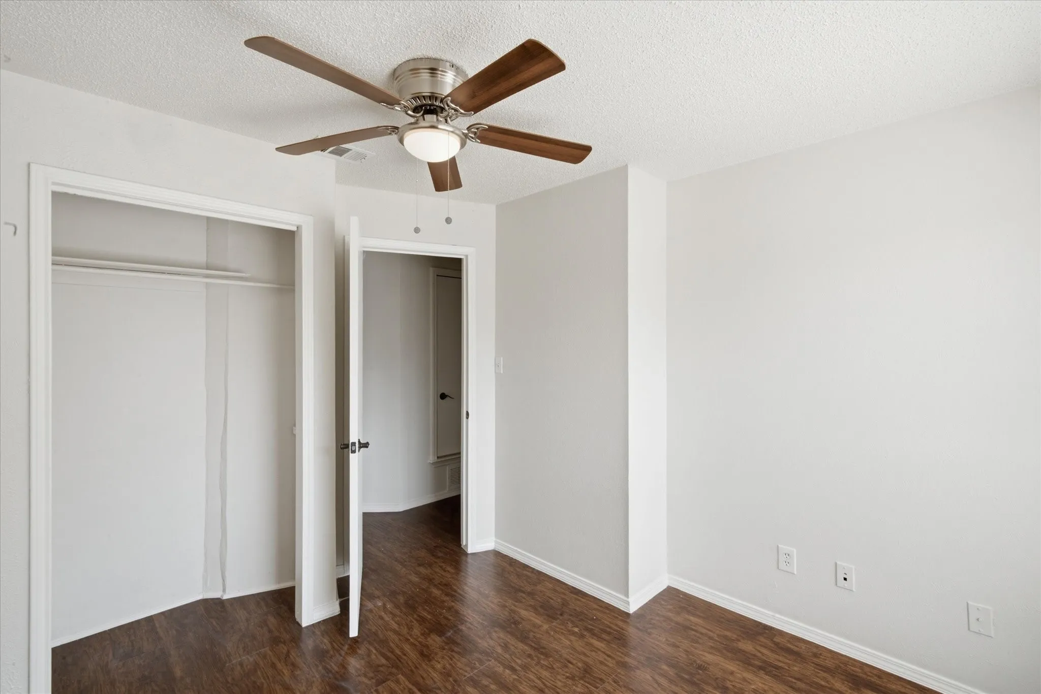 Single Family Residence For Sale in Dallas County , 4018 Smartt Street, Rowlett, Texas 75088, 4 Bedroom, 3 Bathroom, 2 Garage spaces, 1,907 Sqft, built in 1985, mls#21355419, Real Estate Agent in Rowlett, Homes For Sale in Dallas county, Homes For Sale in Rowlett, Realtor in Rowlett Texas, Real Estate Brokerage Independent Realty Texas, Luminita Cordes Realtor