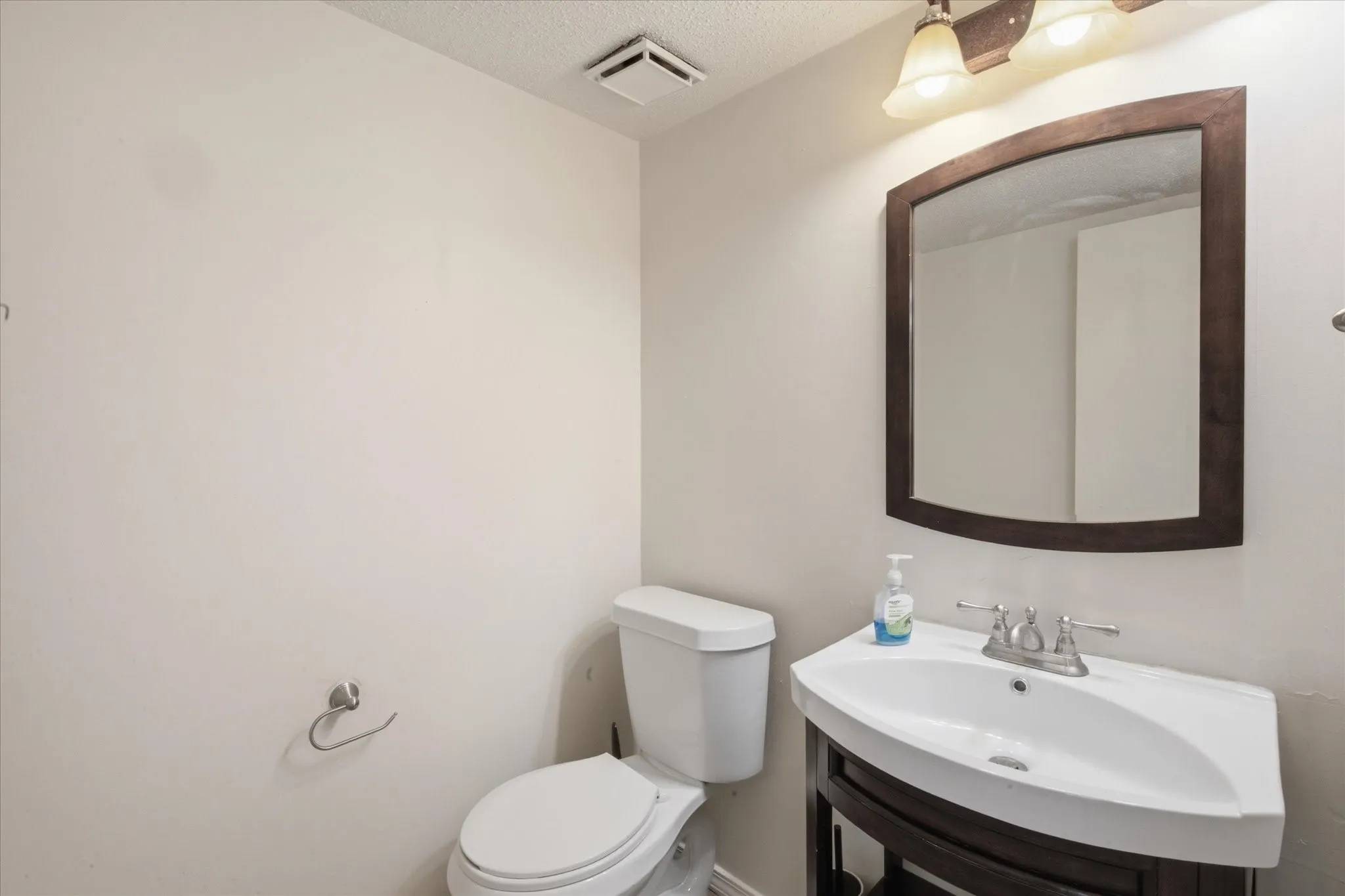 Single Family Residence For Sale in Dallas County , 4018 Smartt Street, Rowlett, Texas 75088, 4 Bedroom, 3 Bathroom, 2 Garage spaces, 1,907 Sqft, built in 1985, mls#21355419, Real Estate Agent in Rowlett, Homes For Sale in Dallas county, Homes For Sale in Rowlett, Realtor in Rowlett Texas, Real Estate Brokerage Independent Realty Texas, Luminita Cordes Realtor