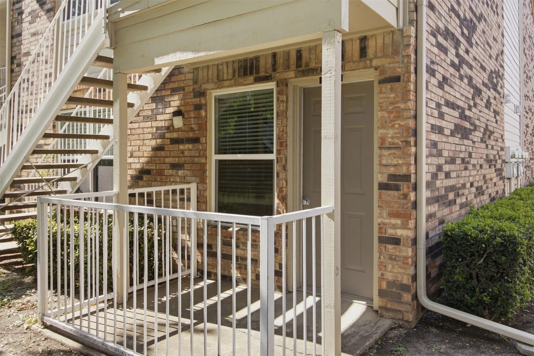 Condominium For Sale in Dallas County , 2200 E Trinity Mills Road 209, Carrollton, Texas 75006, 1 Bedroom, 1 Bathroom, Garage spaces, 639 Sqft, built in 1980, mls#21356047, Real Estate Agent in Carrollton, Homes For Sale in Dallas county, Homes For Sale in Carrollton, Realtor in Carrollton Texas, Real Estate Brokerage Independent Realty Texas, Luminita Cordes Realtor