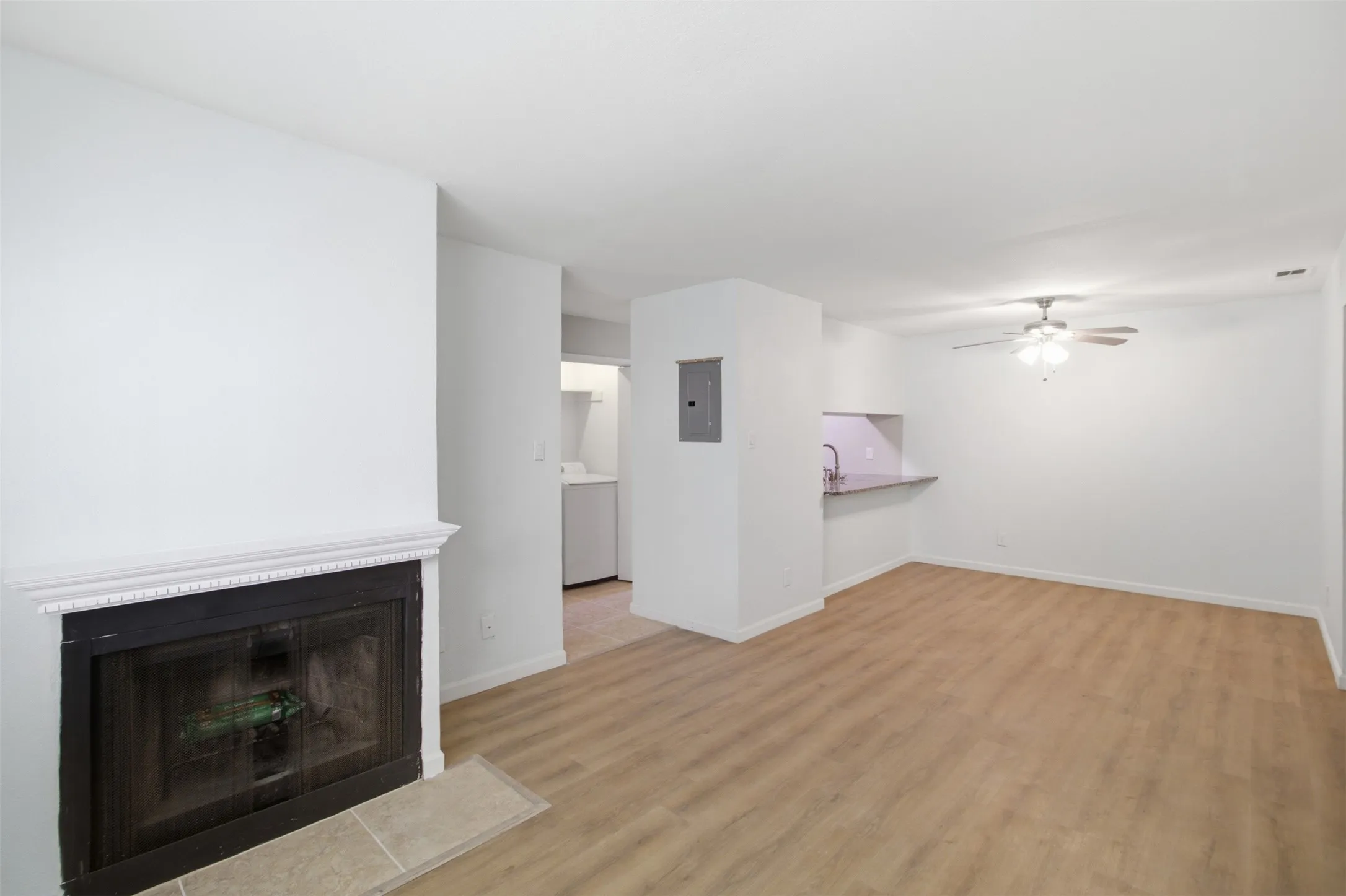 Condominium For Sale in Dallas County , 2200 E Trinity Mills Road 209, Carrollton, Texas 75006, 1 Bedroom, 1 Bathroom, Garage spaces, 639 Sqft, built in 1980, mls#21356047, Real Estate Agent in Carrollton, Homes For Sale in Dallas county, Homes For Sale in Carrollton, Realtor in Carrollton Texas, Real Estate Brokerage Independent Realty Texas, Luminita Cordes Realtor