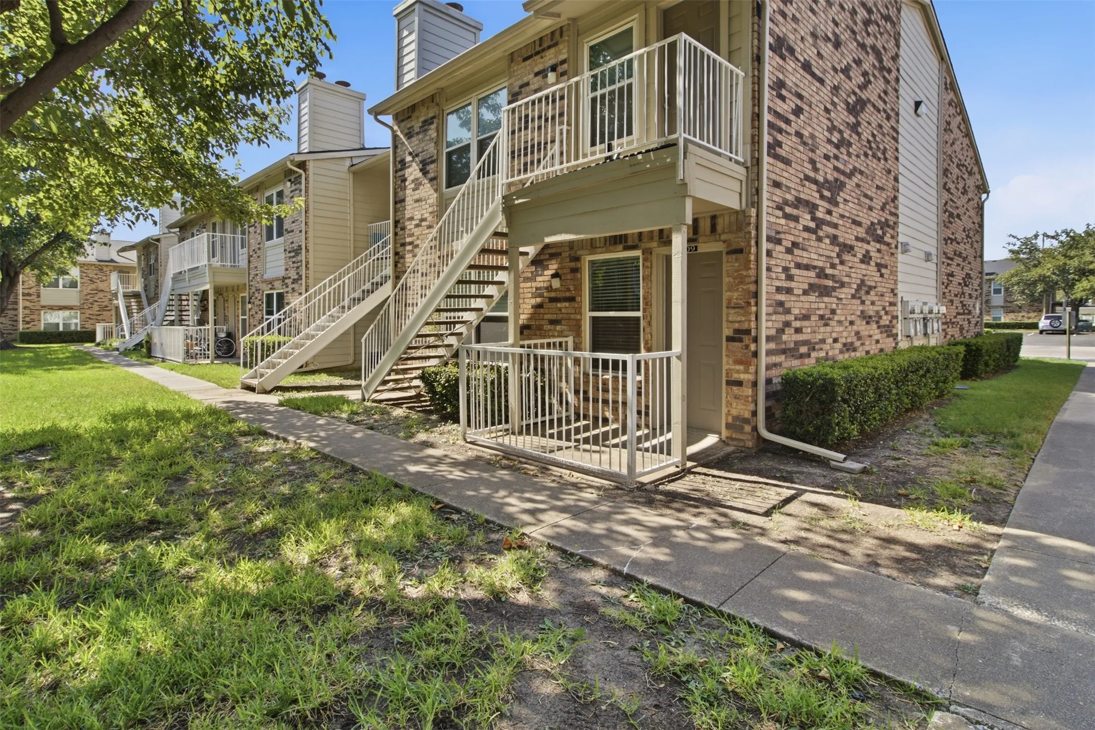 Condominium For Sale in Dallas County , 2200 E Trinity Mills Road 209, Carrollton, Texas 75006, 1 Bedroom, 1 Bathroom, Garage spaces, 639 Sqft, built in 1980, mls#21356047, Real Estate Agent in Carrollton, Homes For Sale in Dallas county, Homes For Sale in Carrollton, Realtor in Carrollton Texas, Real Estate Brokerage Independent Realty Texas, Luminita Cordes Realtor