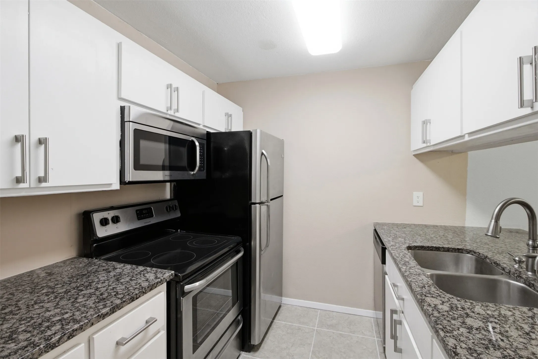 Condominium For Sale in Dallas County , 2200 E Trinity Mills Road 209, Carrollton, Texas 75006, 1 Bedroom, 1 Bathroom, Garage spaces, 639 Sqft, built in 1980, mls#21356047, Real Estate Agent in Carrollton, Homes For Sale in Dallas county, Homes For Sale in Carrollton, Realtor in Carrollton Texas, Real Estate Brokerage Independent Realty Texas, Luminita Cordes Realtor