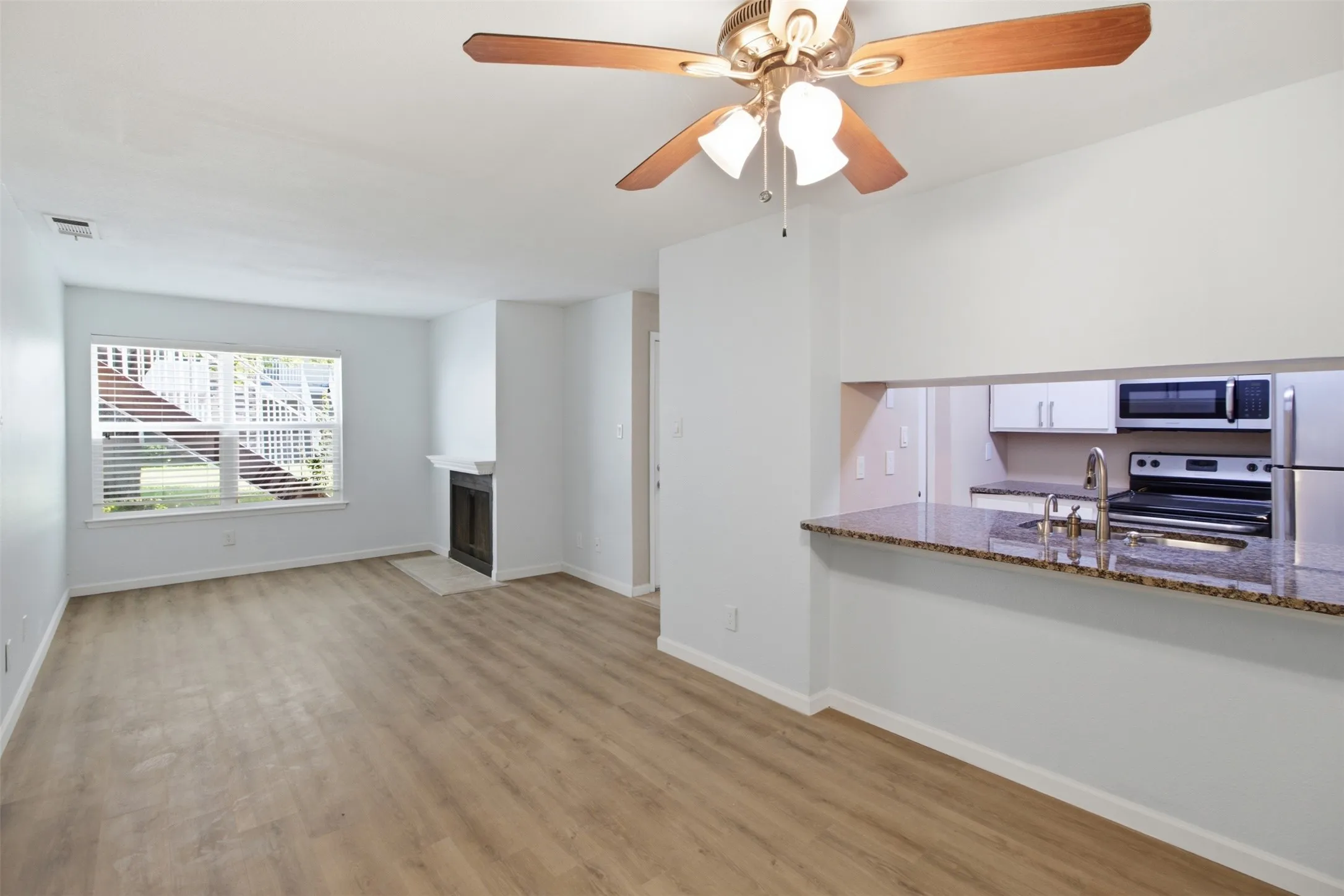 Condominium For Sale in Dallas County , 2200 E Trinity Mills Road 209, Carrollton, Texas 75006, 1 Bedroom, 1 Bathroom, Garage spaces, 639 Sqft, built in 1980, mls#21356047, Real Estate Agent in Carrollton, Homes For Sale in Dallas county, Homes For Sale in Carrollton, Realtor in Carrollton Texas, Real Estate Brokerage Independent Realty Texas, Luminita Cordes Realtor
