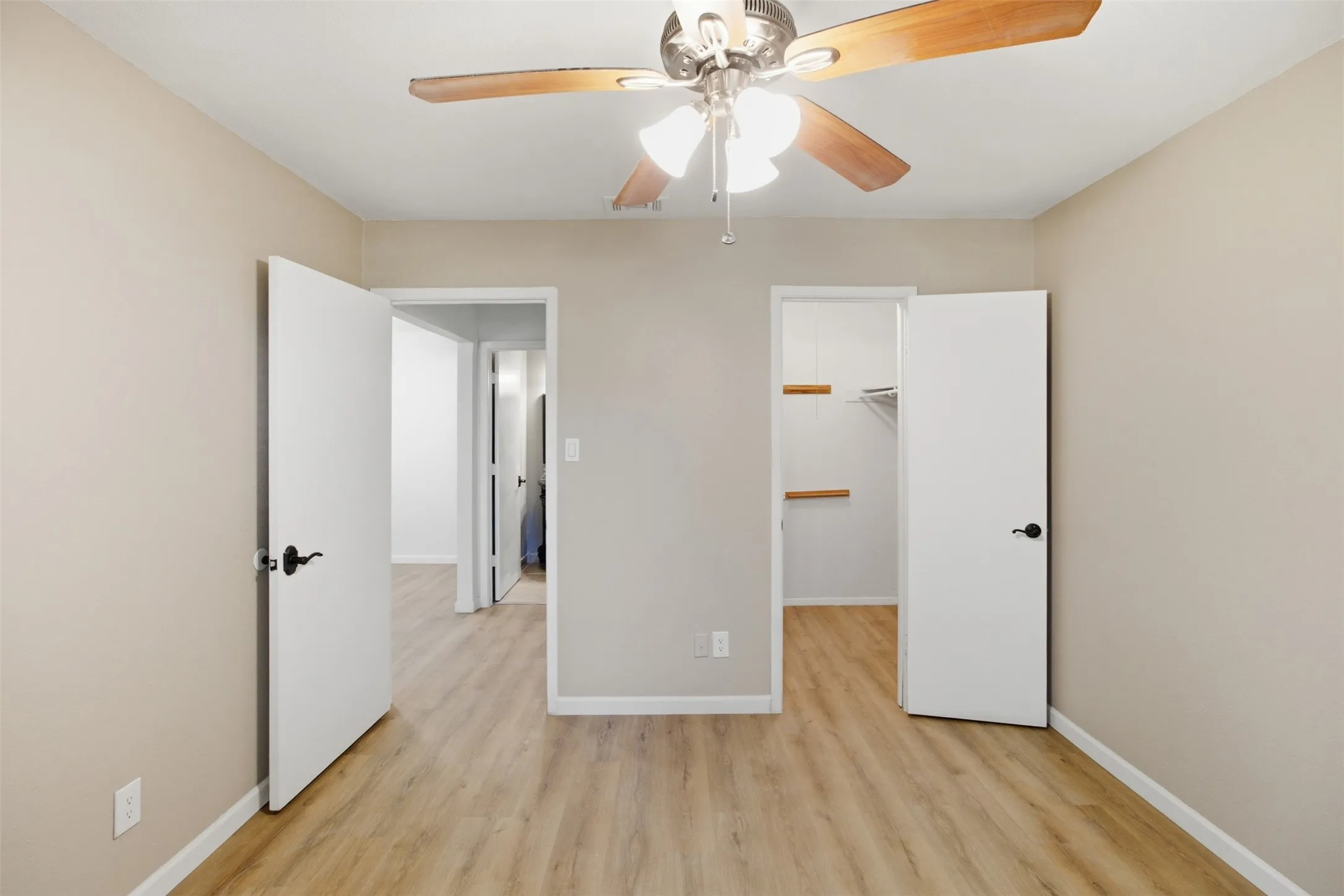 Condominium For Sale in Dallas County , 2200 E Trinity Mills Road 209, Carrollton, Texas 75006, 1 Bedroom, 1 Bathroom, Garage spaces, 639 Sqft, built in 1980, mls#21356047, Real Estate Agent in Carrollton, Homes For Sale in Dallas county, Homes For Sale in Carrollton, Realtor in Carrollton Texas, Real Estate Brokerage Independent Realty Texas, Luminita Cordes Realtor