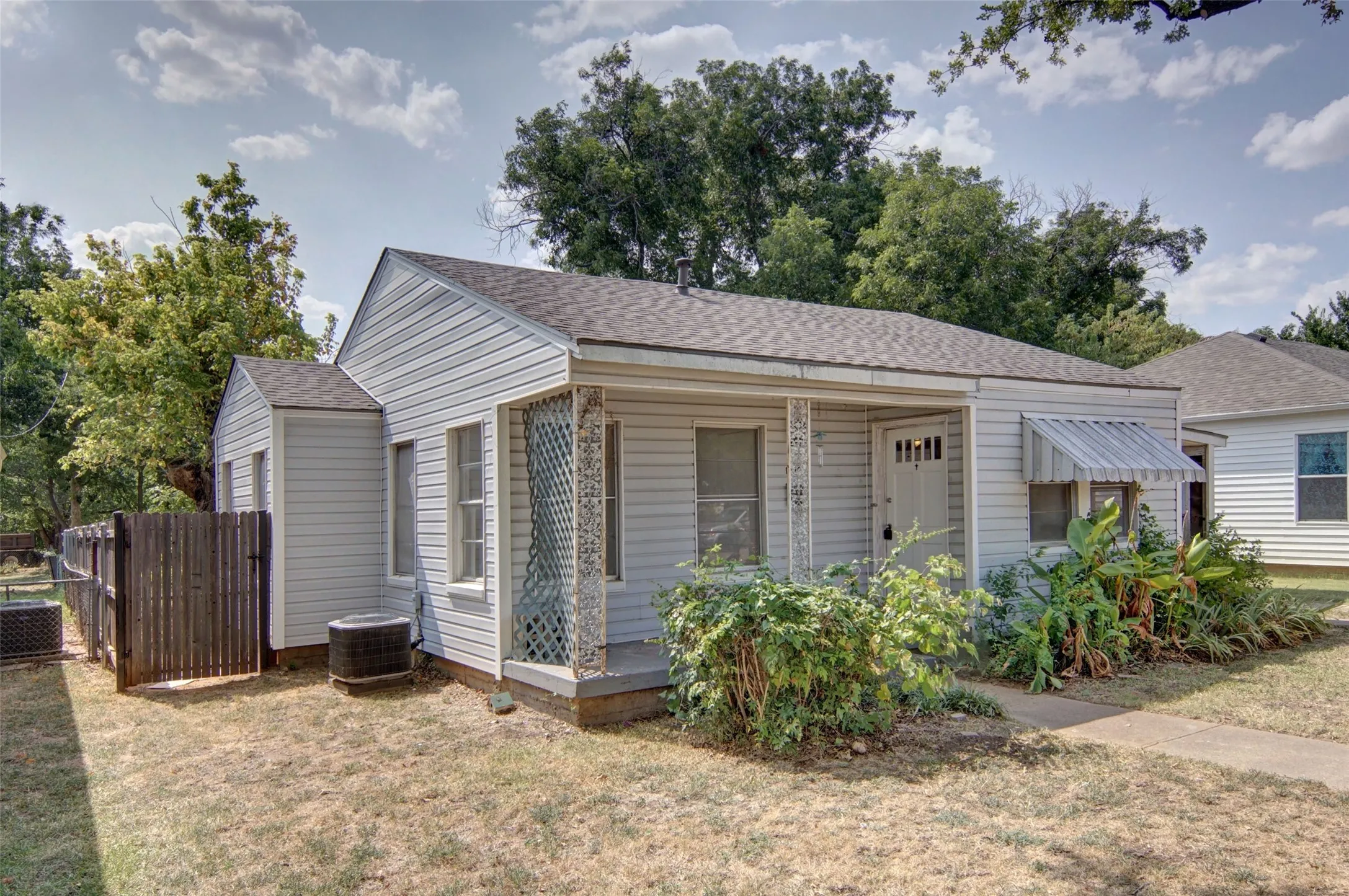 Central air and heat, cute front porch
