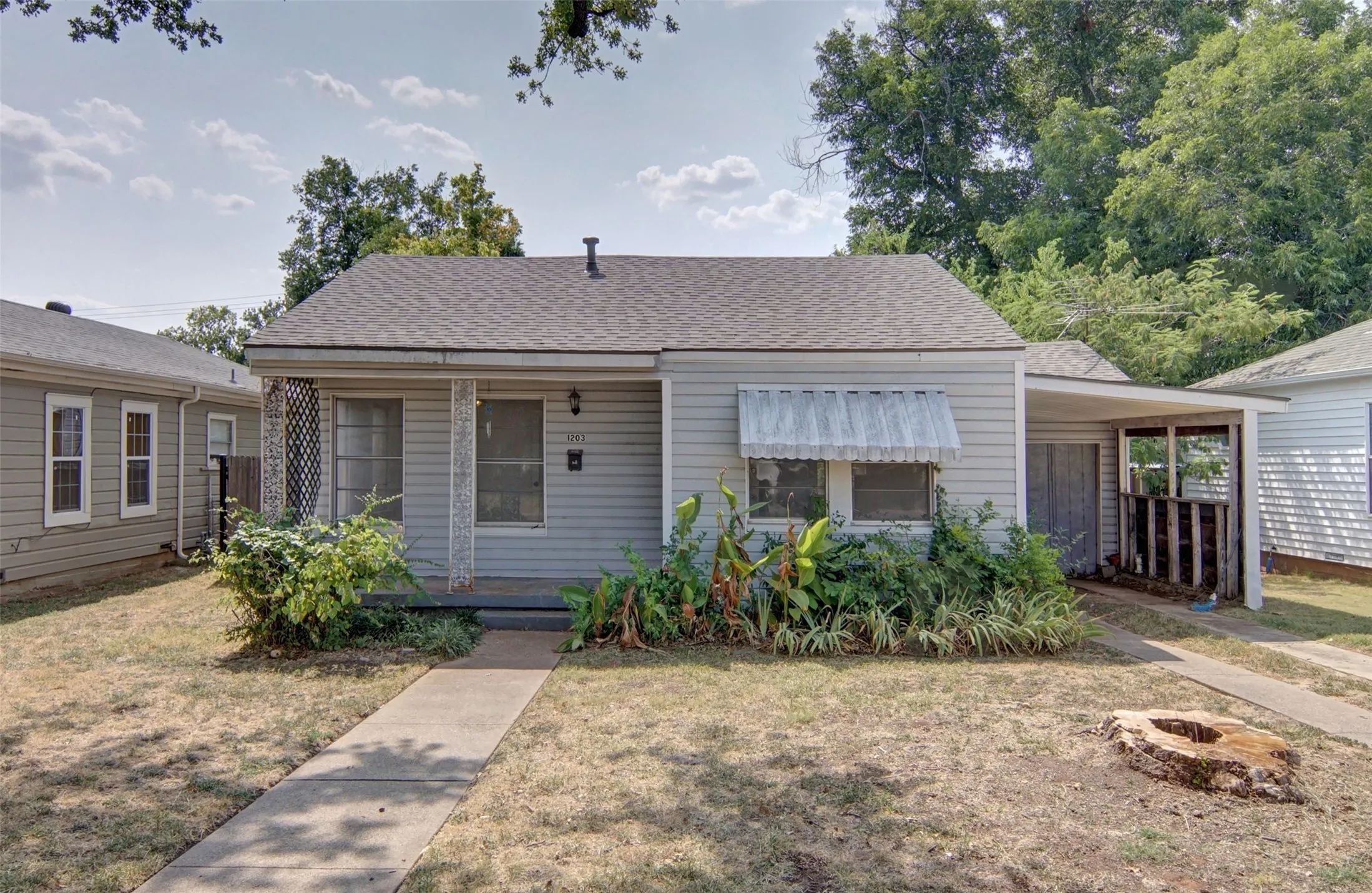 979 Sq Ft, 2 bedrooms, 1 bathroom