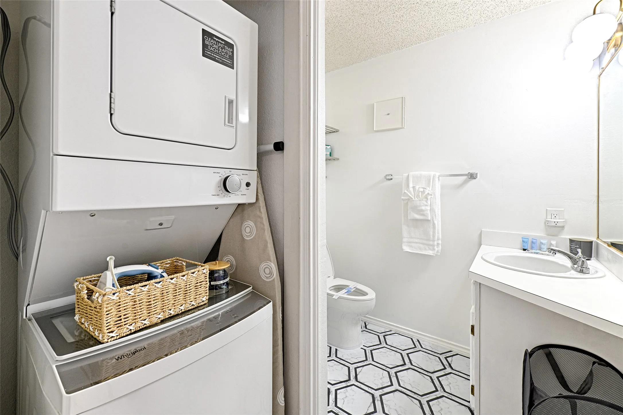 Condominium For Rent in Collin County , 1700 Amelia Court 224, Plano, Texas 75075, 2 Bedroom, 2 Bathroom, Garage spaces, 809 Sqft, built in 1984, Price $3,000, mls#21355090, Real Estate Agent in Plano, Homes For Rent in Collin county, Homes For Rent in Plano, Realtor in Plano Texas, Real Estate Brokerage Independent Realty Texas, Luminita Cordes Realtor