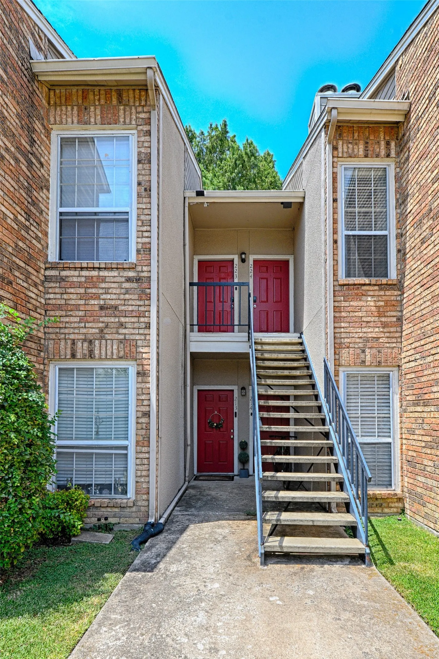 Condominium For Rent in Collin County , 1700 Amelia Court 224, Plano, Texas 75075, 2 Bedroom, 2 Bathroom, Garage spaces, 809 Sqft, built in 1984, Price $3,000, mls#21355090, Real Estate Agent in Plano, Homes For Rent in Collin county, Homes For Rent in Plano, Realtor in Plano Texas, Real Estate Brokerage Independent Realty Texas, Luminita Cordes Realtor