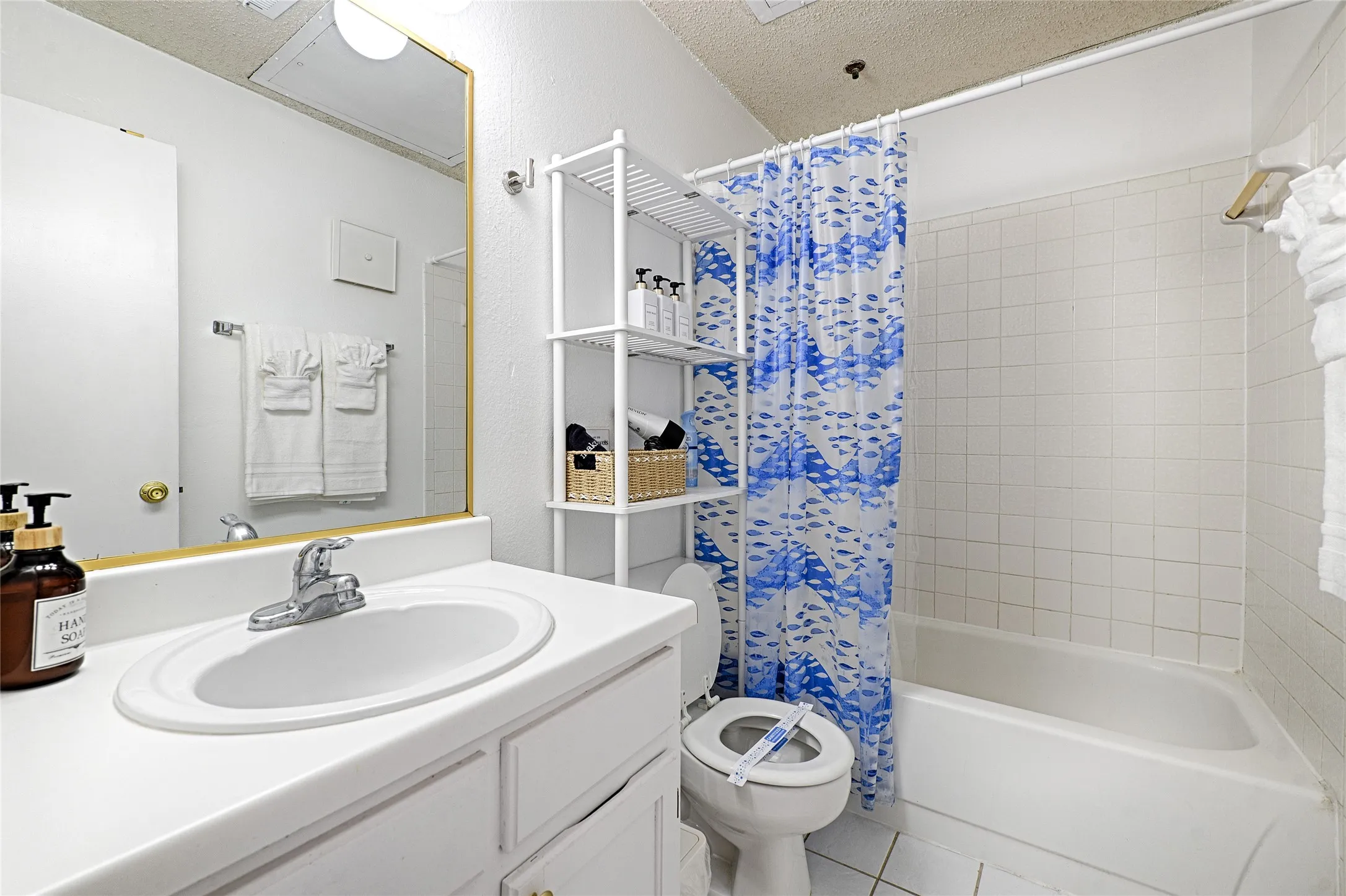 Condominium For Rent in Collin County , 1700 Amelia Court 224, Plano, Texas 75075, 2 Bedroom, 2 Bathroom, Garage spaces, 809 Sqft, built in 1984, Price $3,000, mls#21355090, Real Estate Agent in Plano, Homes For Rent in Collin county, Homes For Rent in Plano, Realtor in Plano Texas, Real Estate Brokerage Independent Realty Texas, Luminita Cordes Realtor