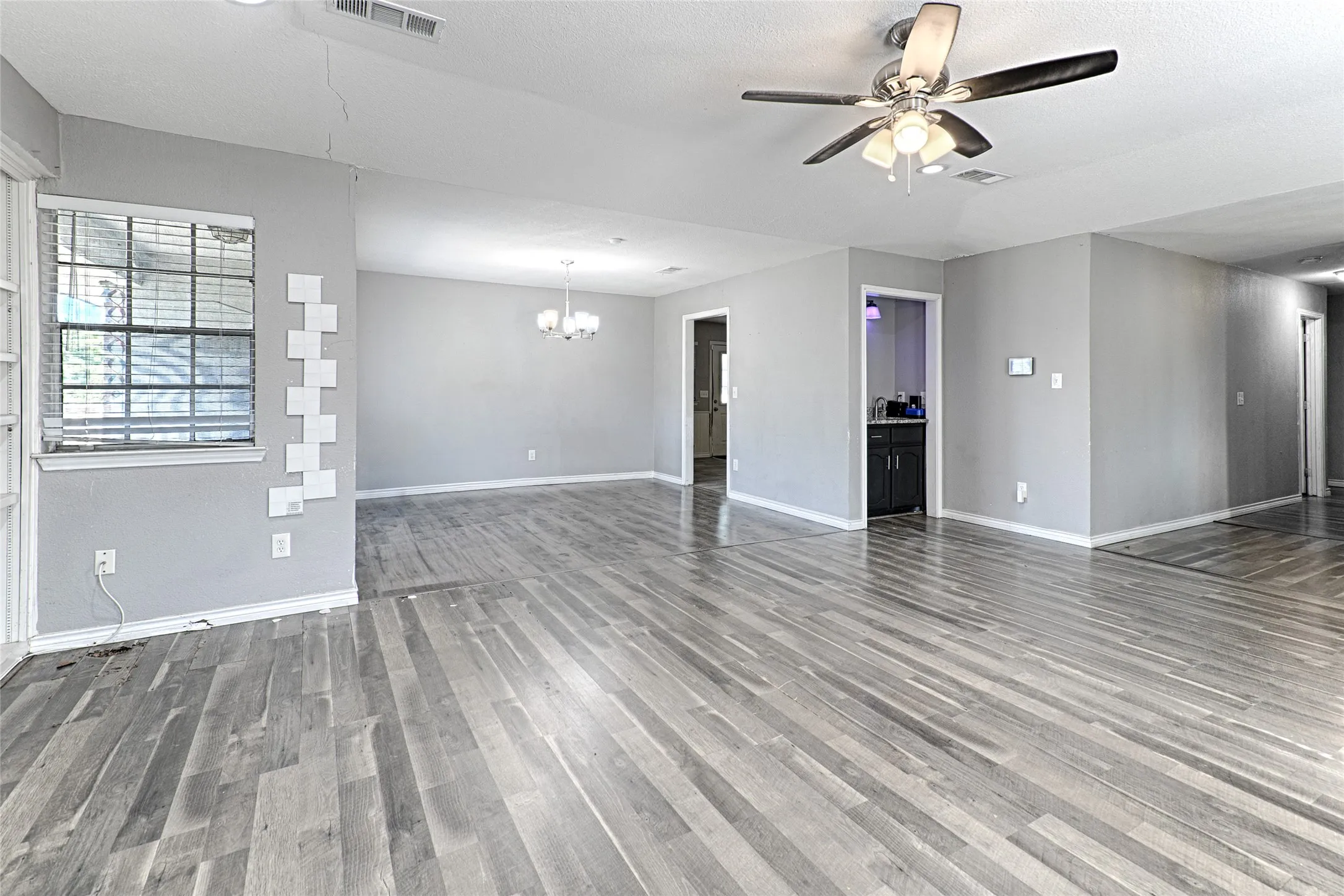 Single Family Residence For Sale in Dallas County , 1223 Sequoia Drive, De Soto, Texas 75115, 3 Bedroom, 2 Bathroom, 2 Garage spaces, 2,091 Sqft, built in 1979, mls#21353032, Real Estate Agent in De Soto, Homes For Sale in Dallas county, Homes For Sale in De Soto, Realtor in De Soto Texas, Real Estate Brokerage Independent Realty Texas, Luminita Cordes Realtor