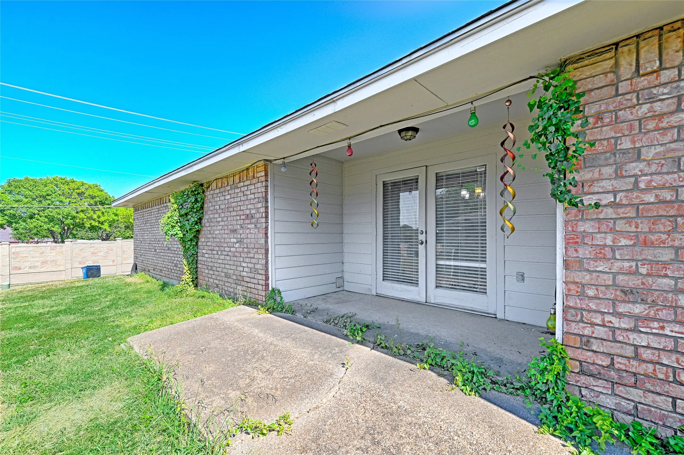 Single Family Residence For Sale in Dallas County , 1223 Sequoia Drive, De Soto, Texas 75115, 3 Bedroom, 2 Bathroom, 2 Garage spaces, 2,091 Sqft, built in 1979, mls#21353032, Real Estate Agent in De Soto, Homes For Sale in Dallas county, Homes For Sale in De Soto, Realtor in De Soto Texas, Real Estate Brokerage Independent Realty Texas, Luminita Cordes Realtor