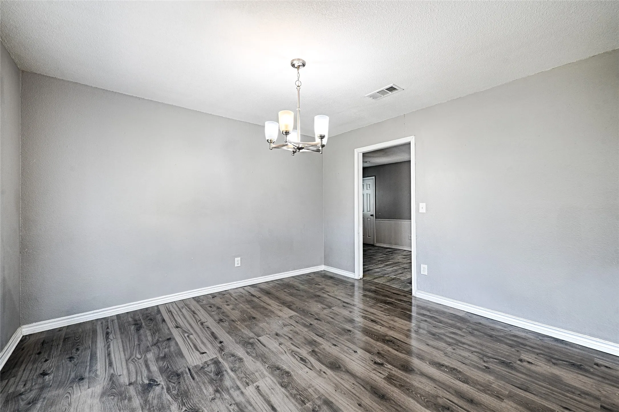 Single Family Residence For Sale in Dallas County , 1223 Sequoia Drive, De Soto, Texas 75115, 3 Bedroom, 2 Bathroom, 2 Garage spaces, 2,091 Sqft, built in 1979, mls#21353032, Real Estate Agent in De Soto, Homes For Sale in Dallas county, Homes For Sale in De Soto, Realtor in De Soto Texas, Real Estate Brokerage Independent Realty Texas, Luminita Cordes Realtor