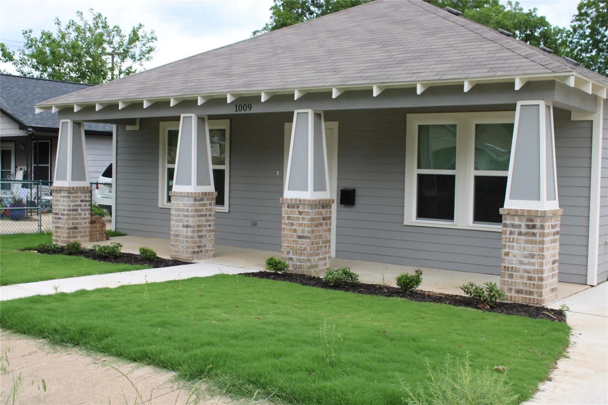 Single Family Residence For Rent in Tarrant County , 1009 E Cannon Street, Fort Worth, Texas 76104, 3 Bedroom, 2 Bathroom, 1 Garage spaces, 1,470 Sqft, built in 2023, mls#21355371, Real Estate Agent in Fort Worth, Homes For Rent in Tarrant county, Homes For Rent in Fort Worth, Realtor in Fort Worth Texas, Real Estate Brokerage Independent Realty Texas, Luminita Cordes Realtor