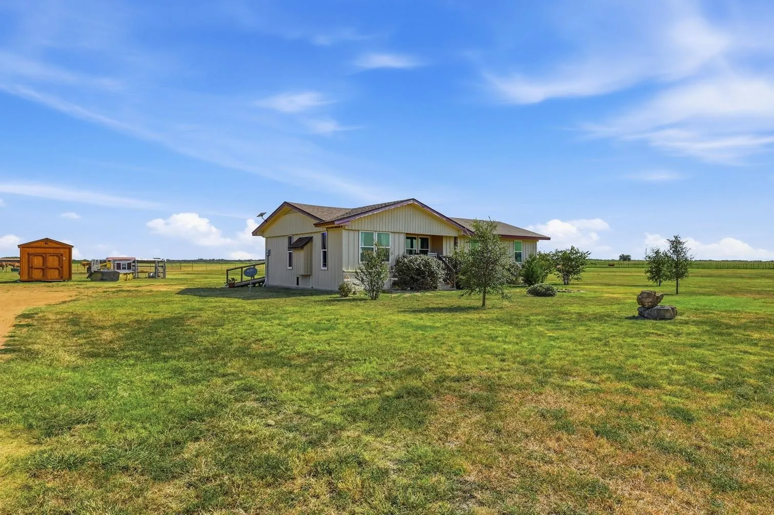 Single Family Residence For Sale in Grayson County , 1802 Batey Road, Collinsville, Texas 76233, 3 Bedroom, 1 Bathroom, Garage spaces, 1,396 Sqft, built in 2020, mls#21180262, Real Estate Agent in Collinsville, Homes For Sale in Grayson county, Homes For Sale in Collinsville, Realtor in Collinsville Texas, Real Estate Brokerage Independent Realty Texas, Luminita Cordes Realtor