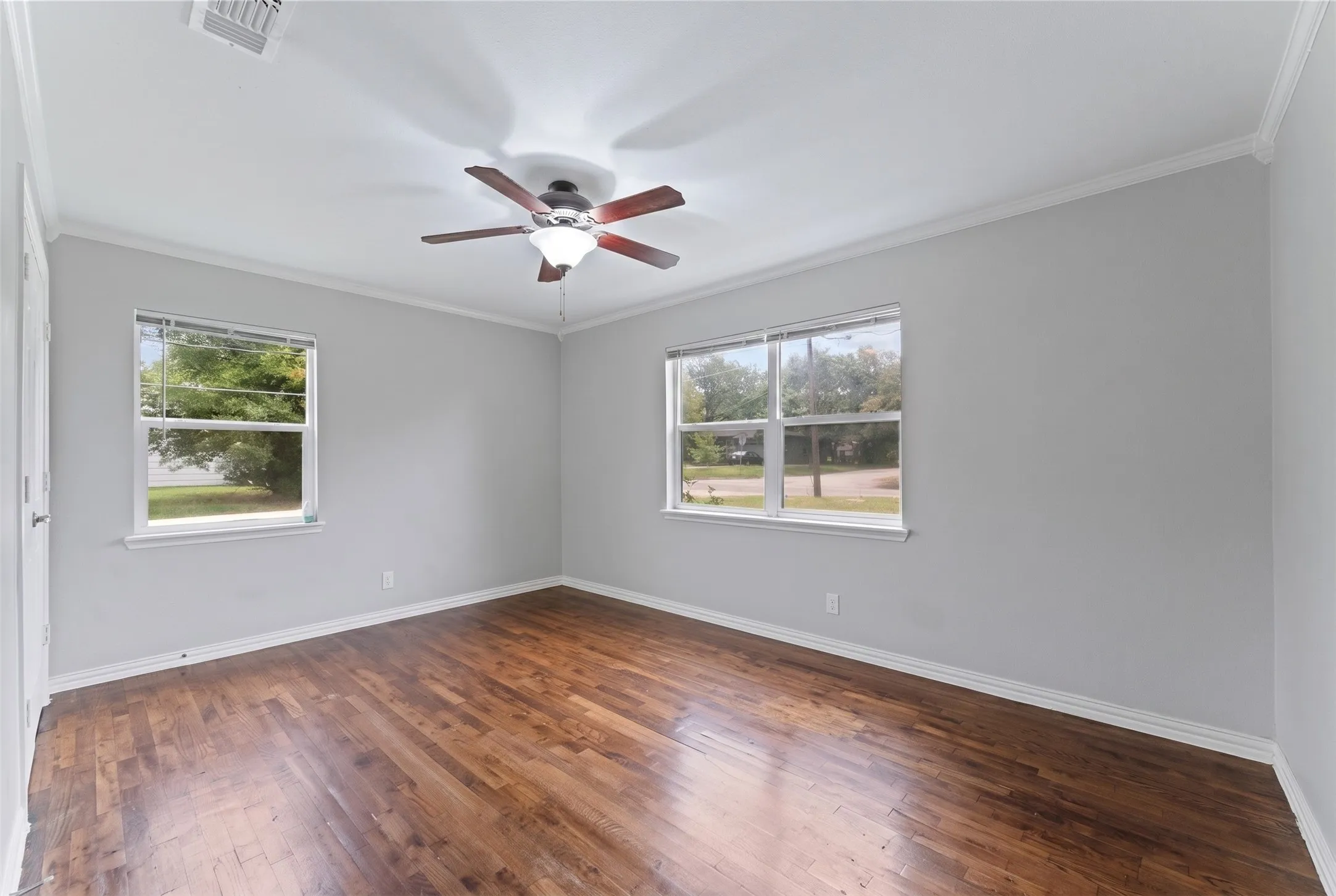 Single Family Residence For Sale in Hunt County , 3202 Mitchell Street, Greenville, Texas 75402, 3 Bedroom, 1 Bathroom, Garage spaces, 1,091 Sqft, built in 1965, mls#21350412, Real Estate Agent in Greenville, Homes For Sale in Hunt county, Homes For Sale in Greenville, Realtor in Greenville Texas, Real Estate Brokerage Independent Realty Texas, Luminita Cordes Realtor