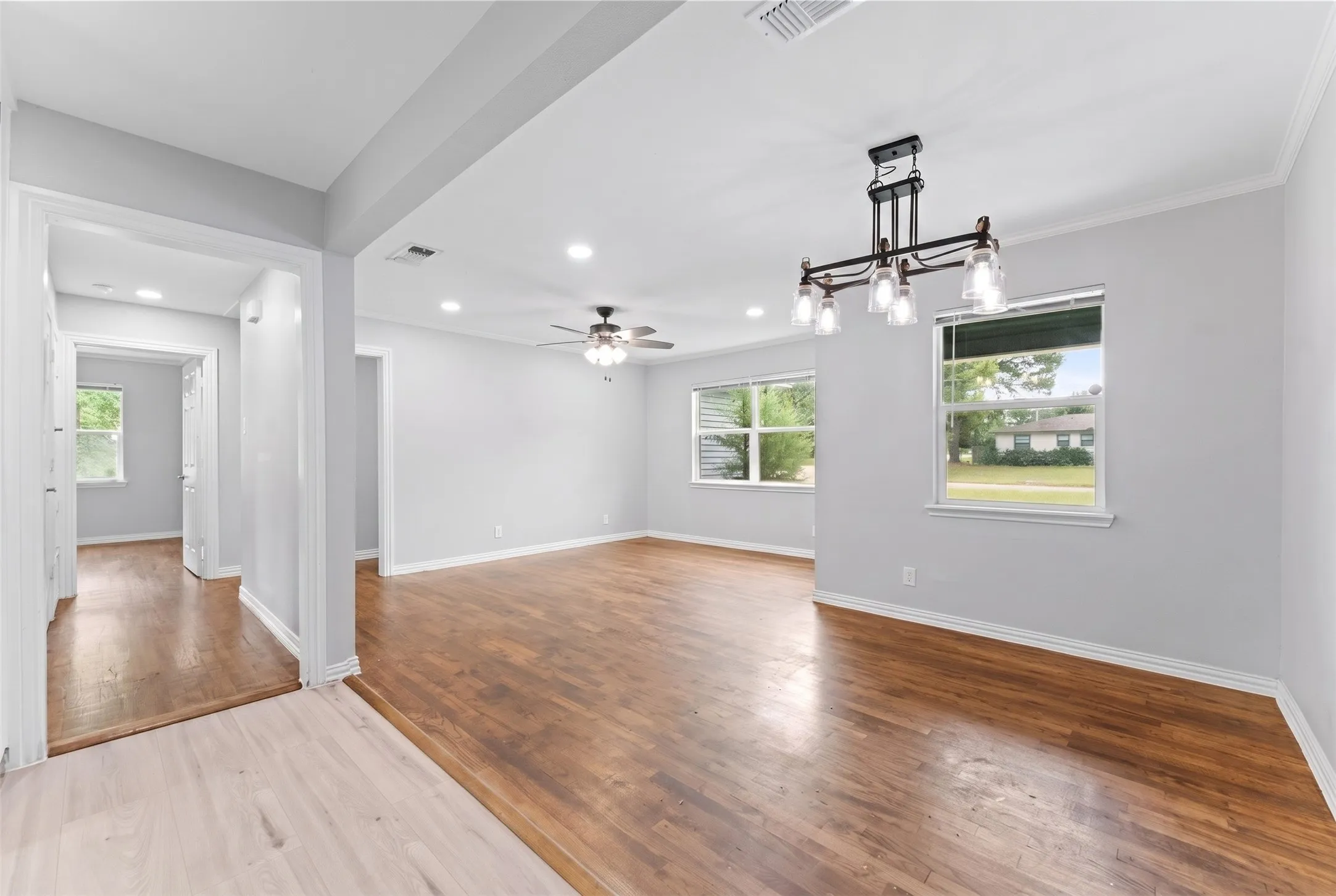 Single Family Residence For Sale in Hunt County , 3202 Mitchell Street, Greenville, Texas 75402, 3 Bedroom, 1 Bathroom, Garage spaces, 1,091 Sqft, built in 1965, mls#21350412, Real Estate Agent in Greenville, Homes For Sale in Hunt county, Homes For Sale in Greenville, Realtor in Greenville Texas, Real Estate Brokerage Independent Realty Texas, Luminita Cordes Realtor
