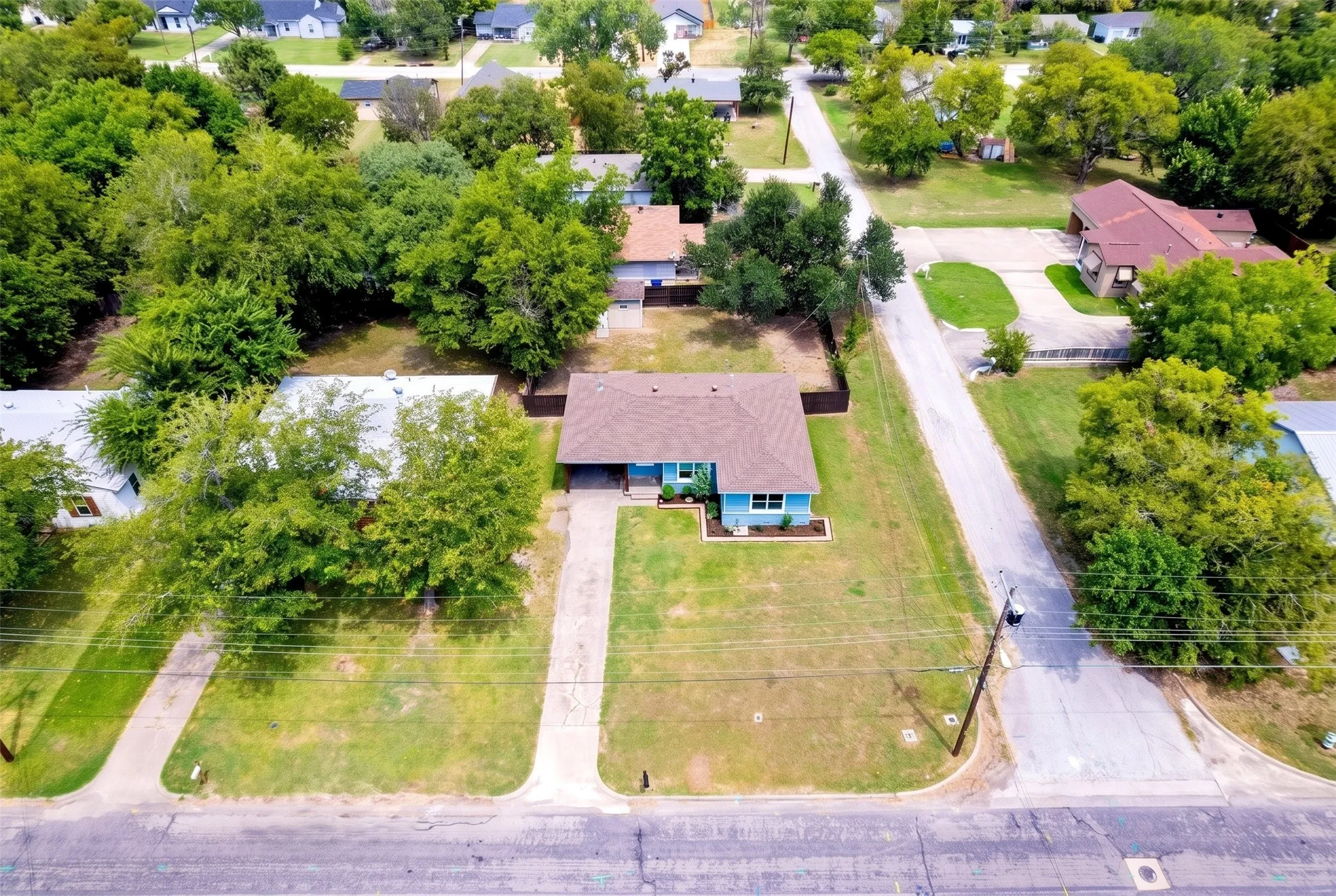 Single Family Residence For Sale in Hunt County , 3202 Mitchell Street, Greenville, Texas 75402, 3 Bedroom, 1 Bathroom, Garage spaces, 1,091 Sqft, built in 1965, mls#21350412, Real Estate Agent in Greenville, Homes For Sale in Hunt county, Homes For Sale in Greenville, Realtor in Greenville Texas, Real Estate Brokerage Independent Realty Texas, Luminita Cordes Realtor