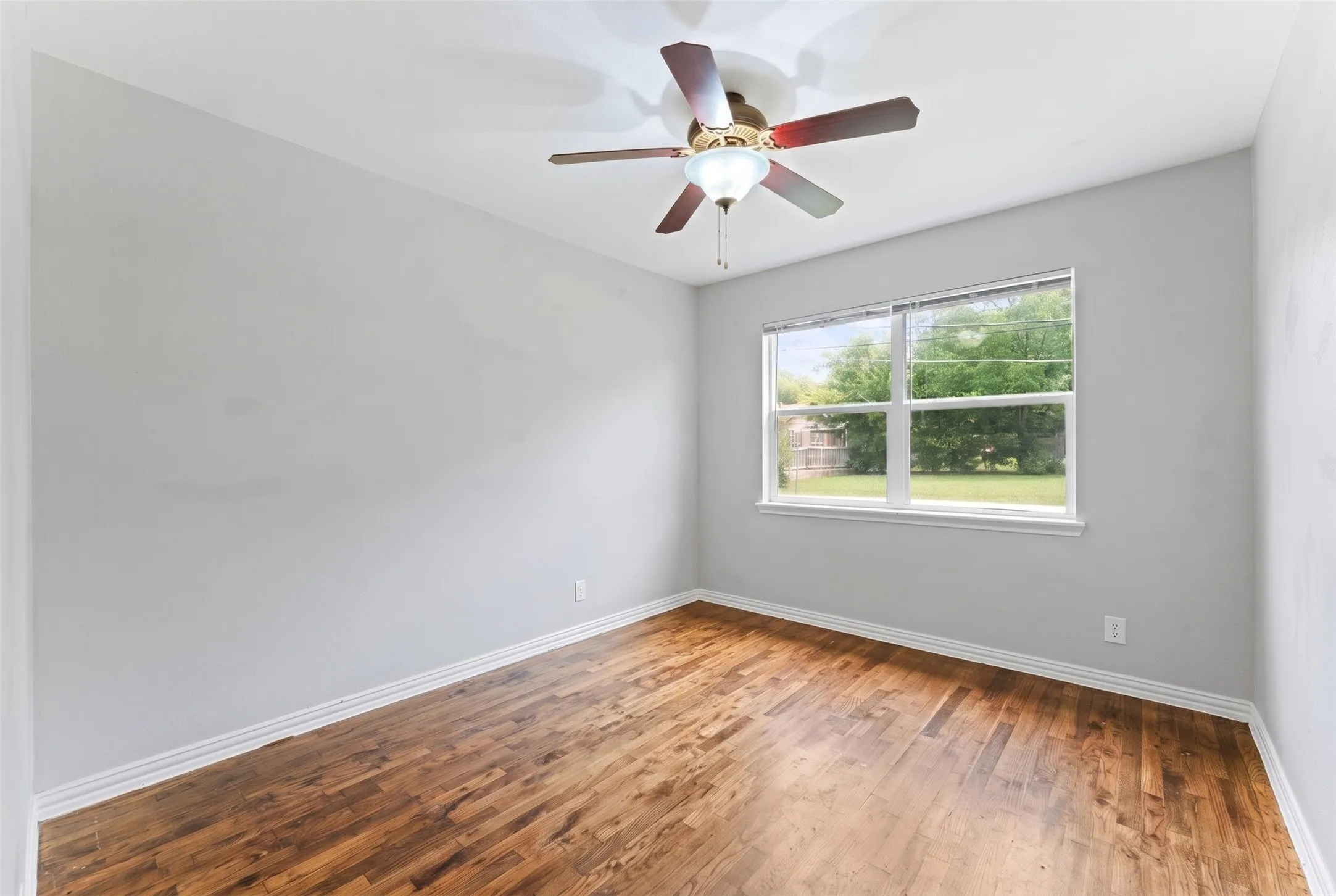 Single Family Residence For Sale in Hunt County , 3202 Mitchell Street, Greenville, Texas 75402, 3 Bedroom, 1 Bathroom, Garage spaces, 1,091 Sqft, built in 1965, mls#21350412, Real Estate Agent in Greenville, Homes For Sale in Hunt county, Homes For Sale in Greenville, Realtor in Greenville Texas, Real Estate Brokerage Independent Realty Texas, Luminita Cordes Realtor