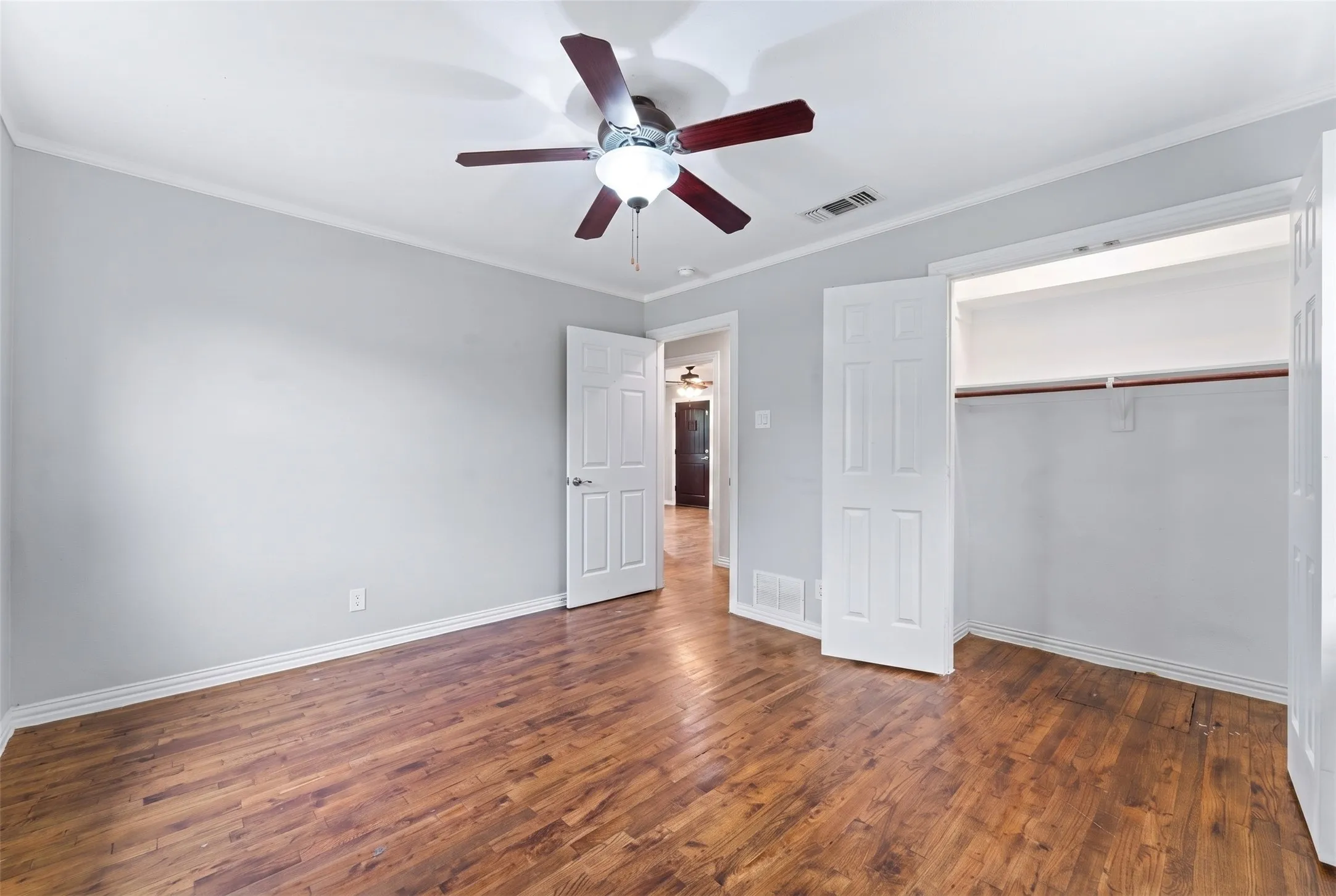 Single Family Residence For Sale in Hunt County , 3202 Mitchell Street, Greenville, Texas 75402, 3 Bedroom, 1 Bathroom, Garage spaces, 1,091 Sqft, built in 1965, mls#21350412, Real Estate Agent in Greenville, Homes For Sale in Hunt county, Homes For Sale in Greenville, Realtor in Greenville Texas, Real Estate Brokerage Independent Realty Texas, Luminita Cordes Realtor