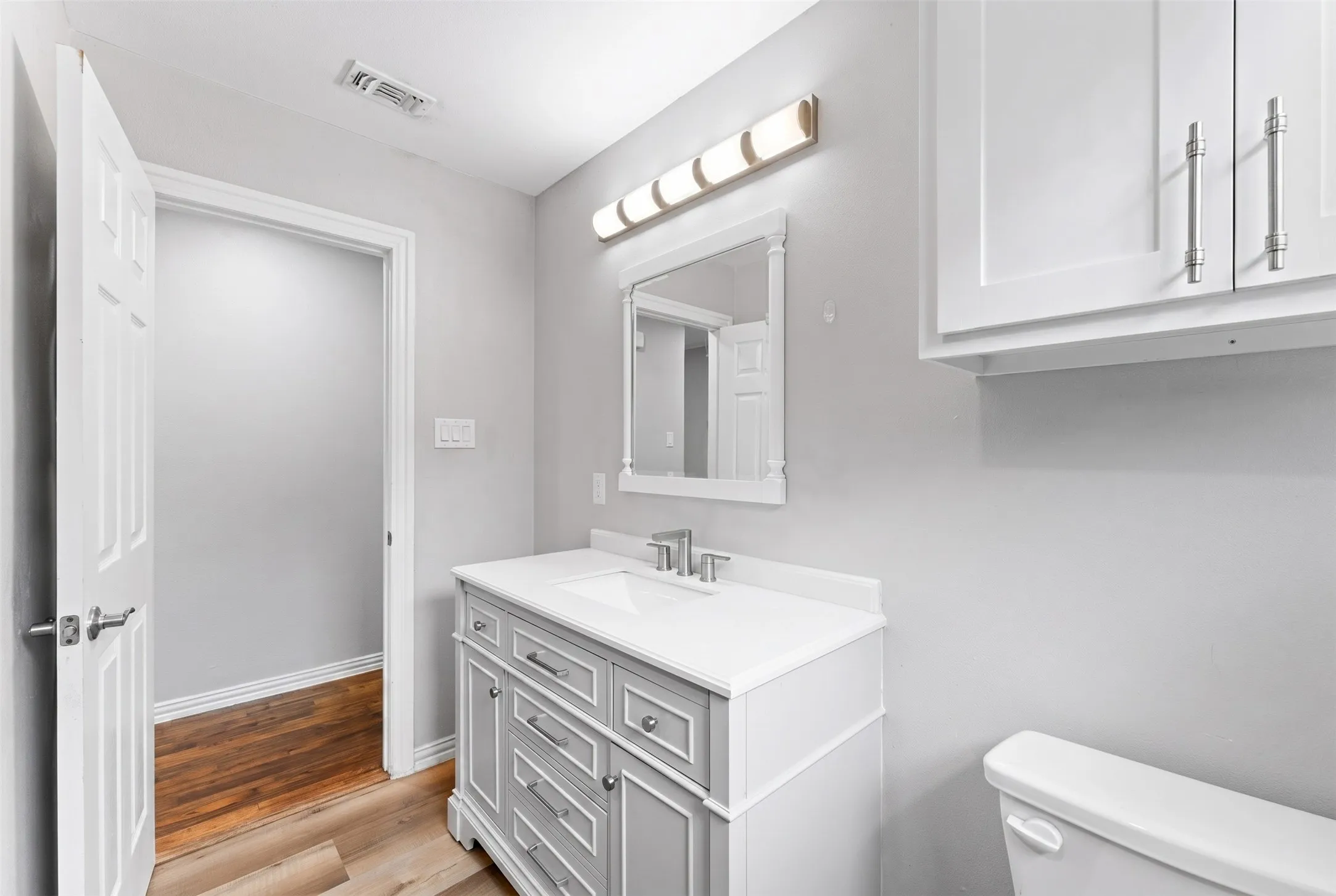 Single Family Residence For Sale in Hunt County , 3202 Mitchell Street, Greenville, Texas 75402, 3 Bedroom, 1 Bathroom, Garage spaces, 1,091 Sqft, built in 1965, mls#21350412, Real Estate Agent in Greenville, Homes For Sale in Hunt county, Homes For Sale in Greenville, Realtor in Greenville Texas, Real Estate Brokerage Independent Realty Texas, Luminita Cordes Realtor
