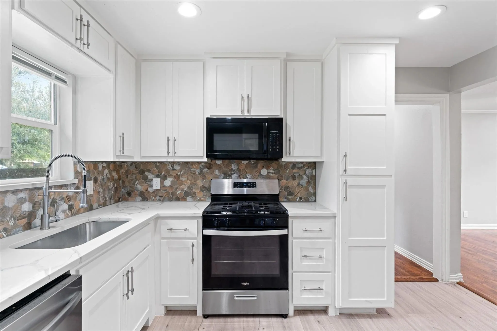 Single Family Residence For Sale in Hunt County , 3202 Mitchell Street, Greenville, Texas 75402, 3 Bedroom, 1 Bathroom, Garage spaces, 1,091 Sqft, built in 1965, mls#21350412, Real Estate Agent in Greenville, Homes For Sale in Hunt county, Homes For Sale in Greenville, Realtor in Greenville Texas, Real Estate Brokerage Independent Realty Texas, Luminita Cordes Realtor