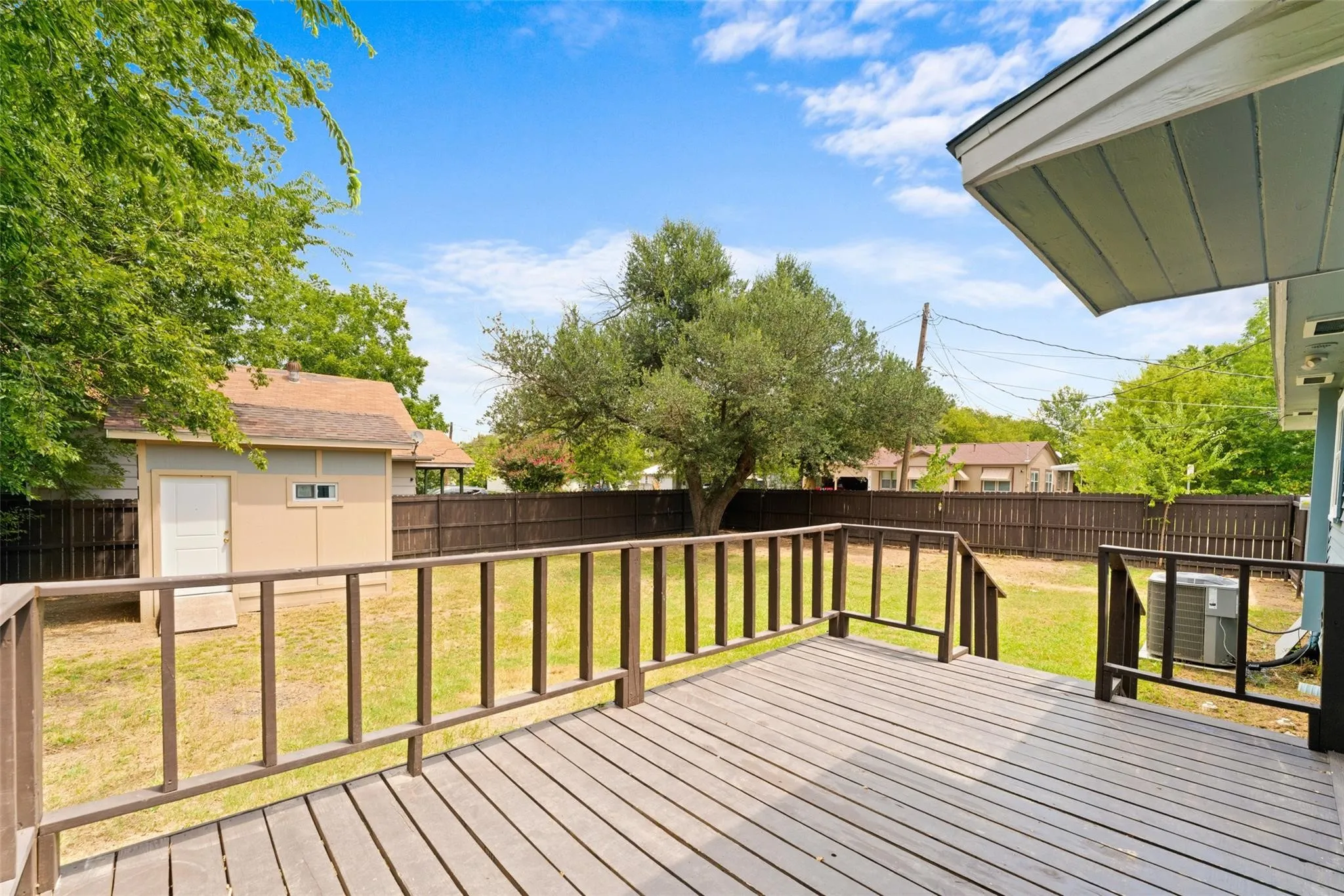 Single Family Residence For Sale in Hunt County , 3202 Mitchell Street, Greenville, Texas 75402, 3 Bedroom, 1 Bathroom, Garage spaces, 1,091 Sqft, built in 1965, mls#21350412, Real Estate Agent in Greenville, Homes For Sale in Hunt county, Homes For Sale in Greenville, Realtor in Greenville Texas, Real Estate Brokerage Independent Realty Texas, Luminita Cordes Realtor