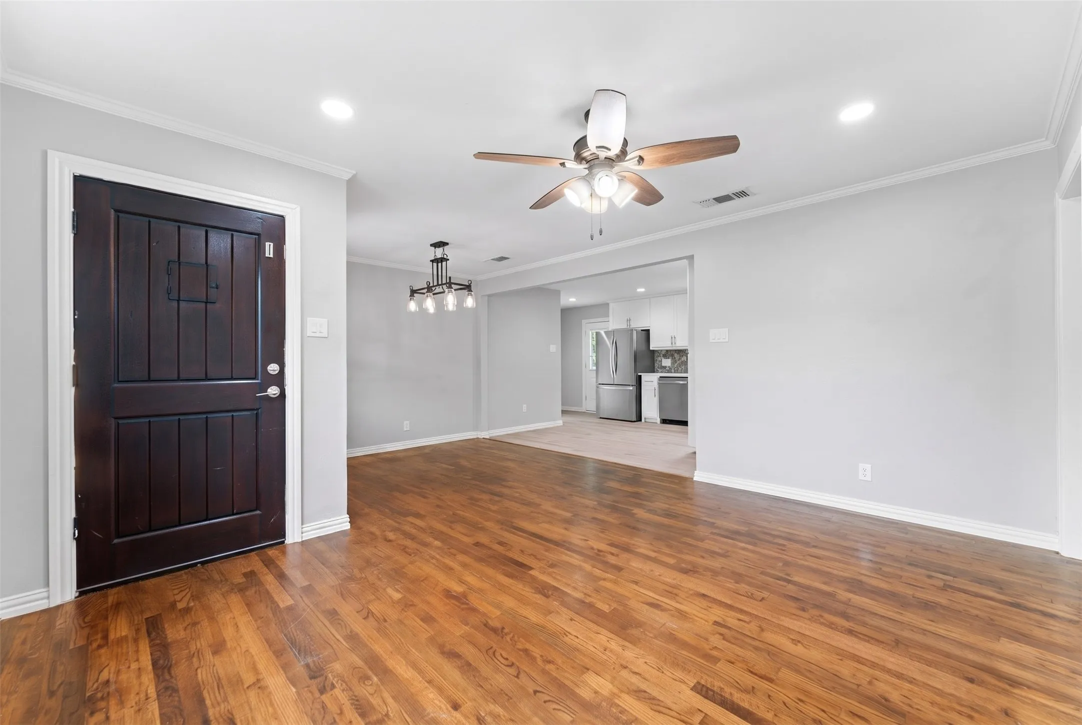 Single Family Residence For Sale in Hunt County , 3202 Mitchell Street, Greenville, Texas 75402, 3 Bedroom, 1 Bathroom, Garage spaces, 1,091 Sqft, built in 1965, mls#21350412, Real Estate Agent in Greenville, Homes For Sale in Hunt county, Homes For Sale in Greenville, Realtor in Greenville Texas, Real Estate Brokerage Independent Realty Texas, Luminita Cordes Realtor
