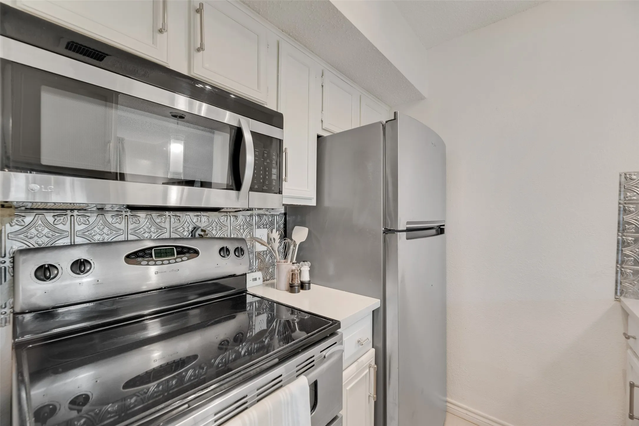Condominium For Sale in Dallas County , 1810 N Garrett Avenue 119, Dallas, Texas 75206, 1 Bedroom, 1 Bathroom, Garage spaces, 483 Sqft, built in 1983, mls#21354906, Real Estate Agent in Dallas, Homes For Sale in Dallas county, Homes For Sale in Dallas, Realtor in Dallas Texas, Real Estate Brokerage Independent Realty Texas, Luminita Cordes Realtor