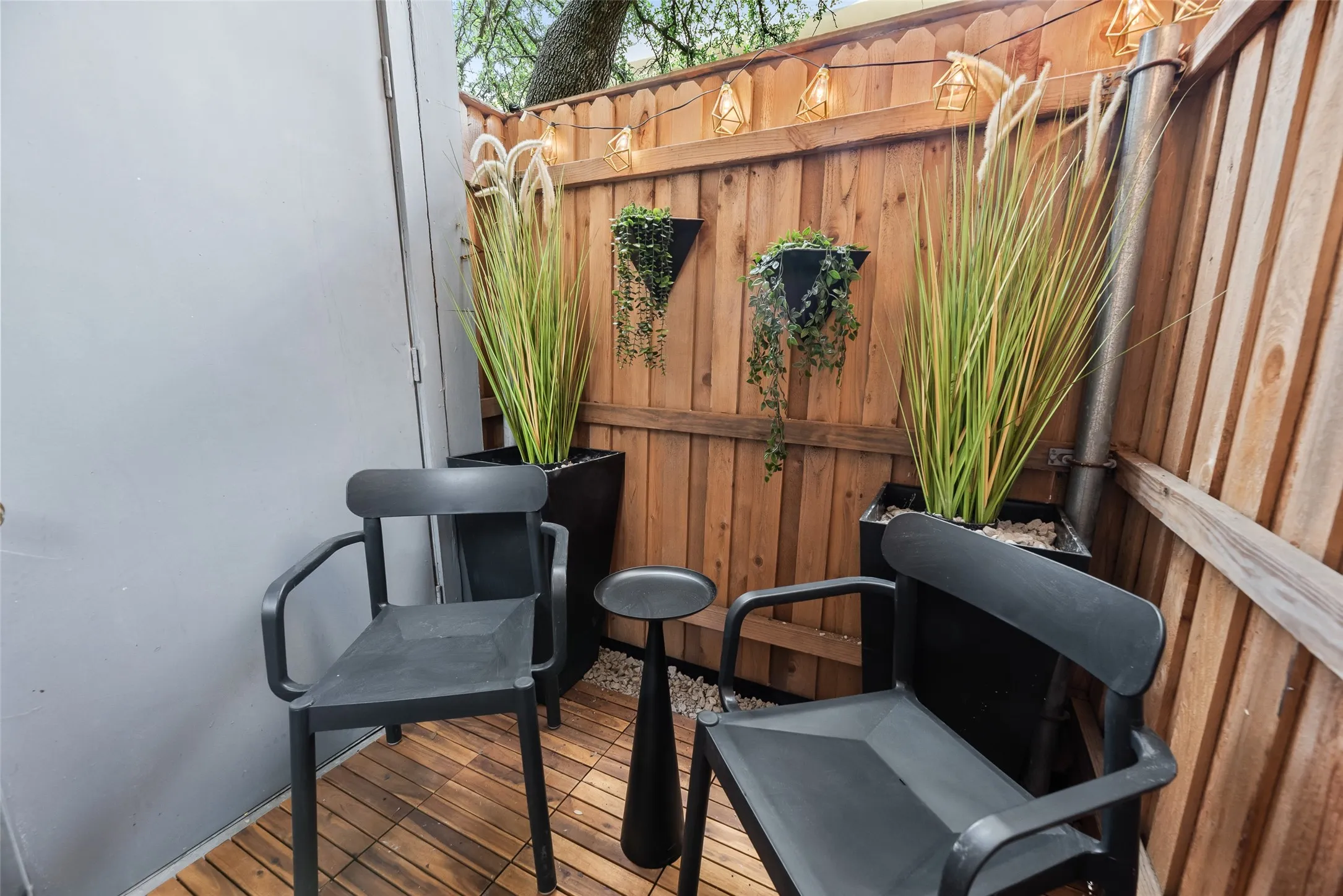 Condominium For Sale in Dallas County , 1810 N Garrett Avenue 119, Dallas, Texas 75206, 1 Bedroom, 1 Bathroom, Garage spaces, 483 Sqft, built in 1983, mls#21354906, Real Estate Agent in Dallas, Homes For Sale in Dallas county, Homes For Sale in Dallas, Realtor in Dallas Texas, Real Estate Brokerage Independent Realty Texas, Luminita Cordes Realtor