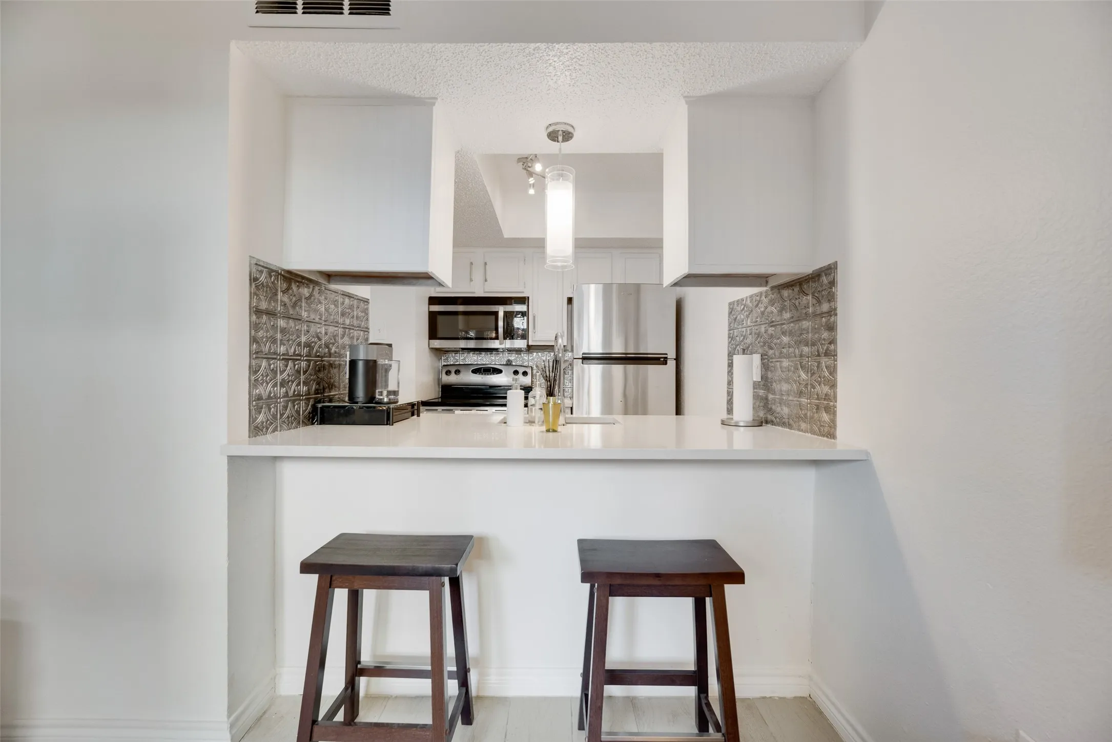 Condominium For Sale in Dallas County , 1810 N Garrett Avenue 119, Dallas, Texas 75206, 1 Bedroom, 1 Bathroom, Garage spaces, 483 Sqft, built in 1983, mls#21354906, Real Estate Agent in Dallas, Homes For Sale in Dallas county, Homes For Sale in Dallas, Realtor in Dallas Texas, Real Estate Brokerage Independent Realty Texas, Luminita Cordes Realtor