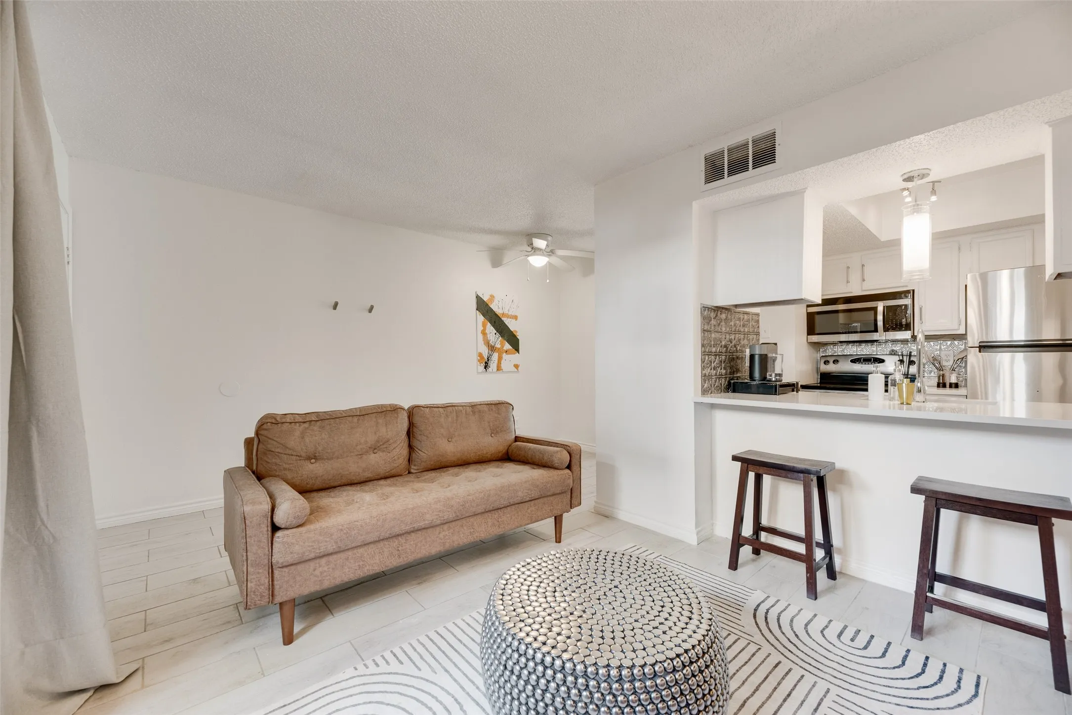 Condominium For Sale in Dallas County , 1810 N Garrett Avenue 119, Dallas, Texas 75206, 1 Bedroom, 1 Bathroom, Garage spaces, 483 Sqft, built in 1983, mls#21354906, Real Estate Agent in Dallas, Homes For Sale in Dallas county, Homes For Sale in Dallas, Realtor in Dallas Texas, Real Estate Brokerage Independent Realty Texas, Luminita Cordes Realtor